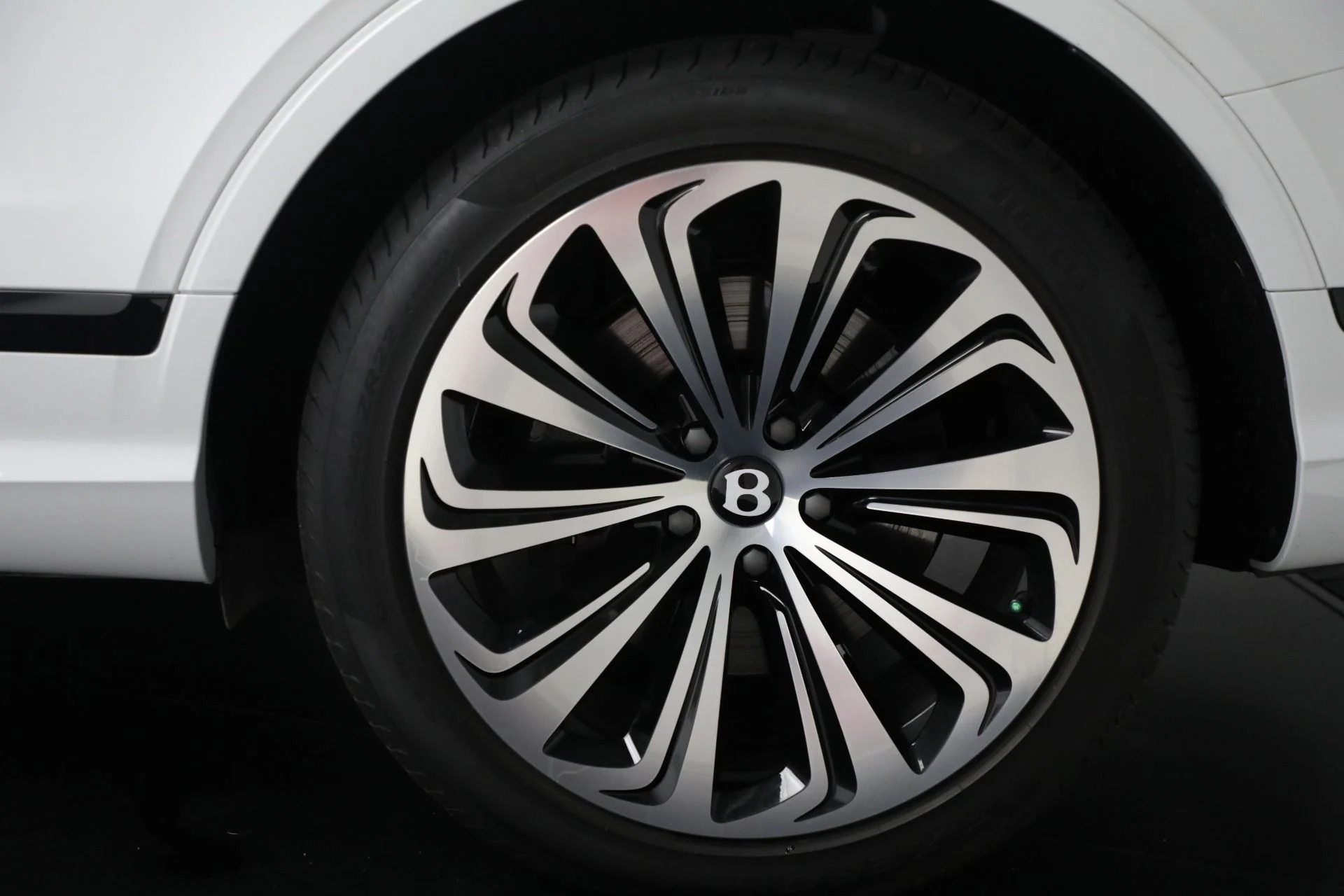 mph041_3323349912_Used_2023_Bentley_Bentayga_EWB_Azure_V8_bcf38b3b6d