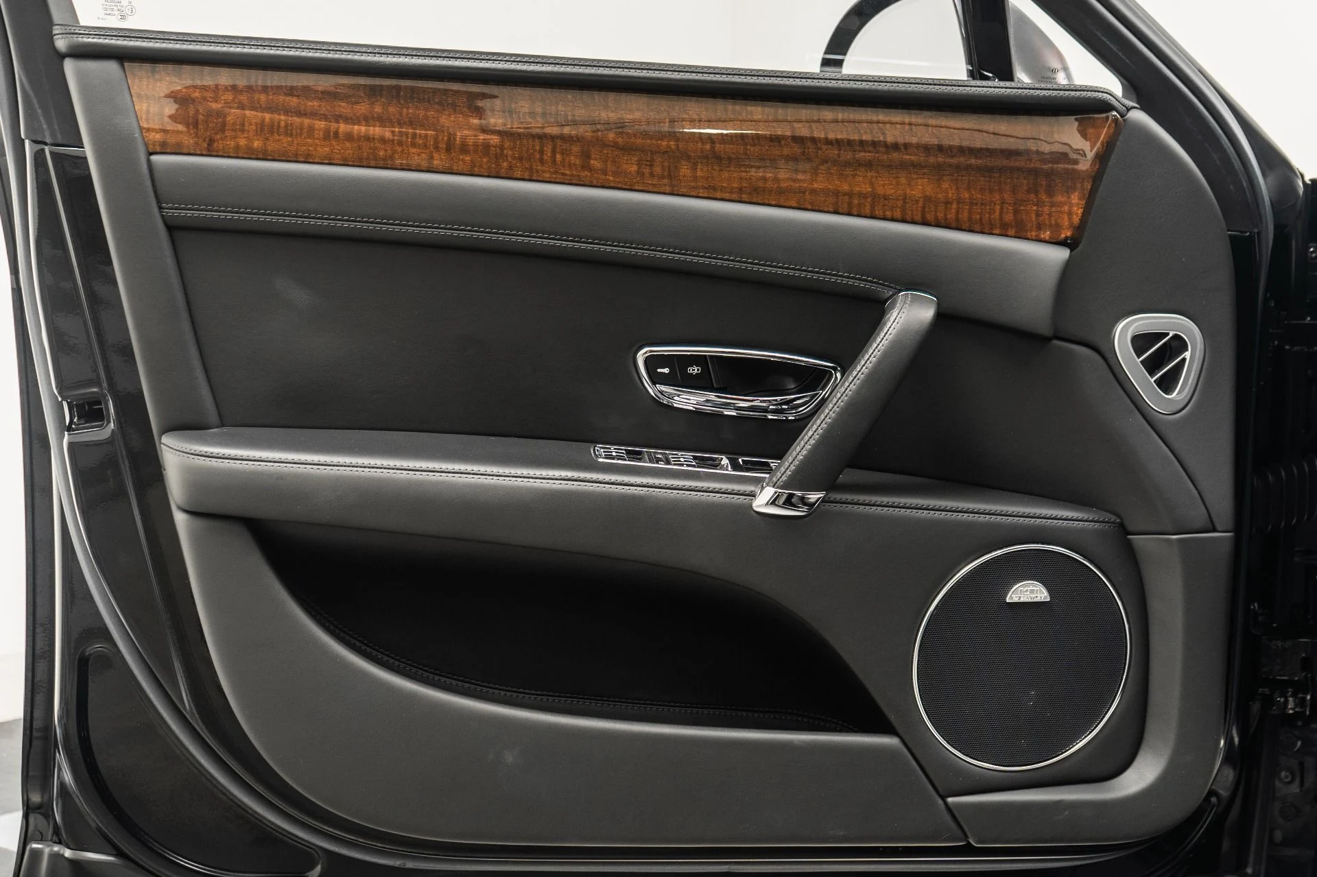 mph041_3330967680_Used_2015_Bentley_Flying_Spur_V8_1757017616_c1398e684c