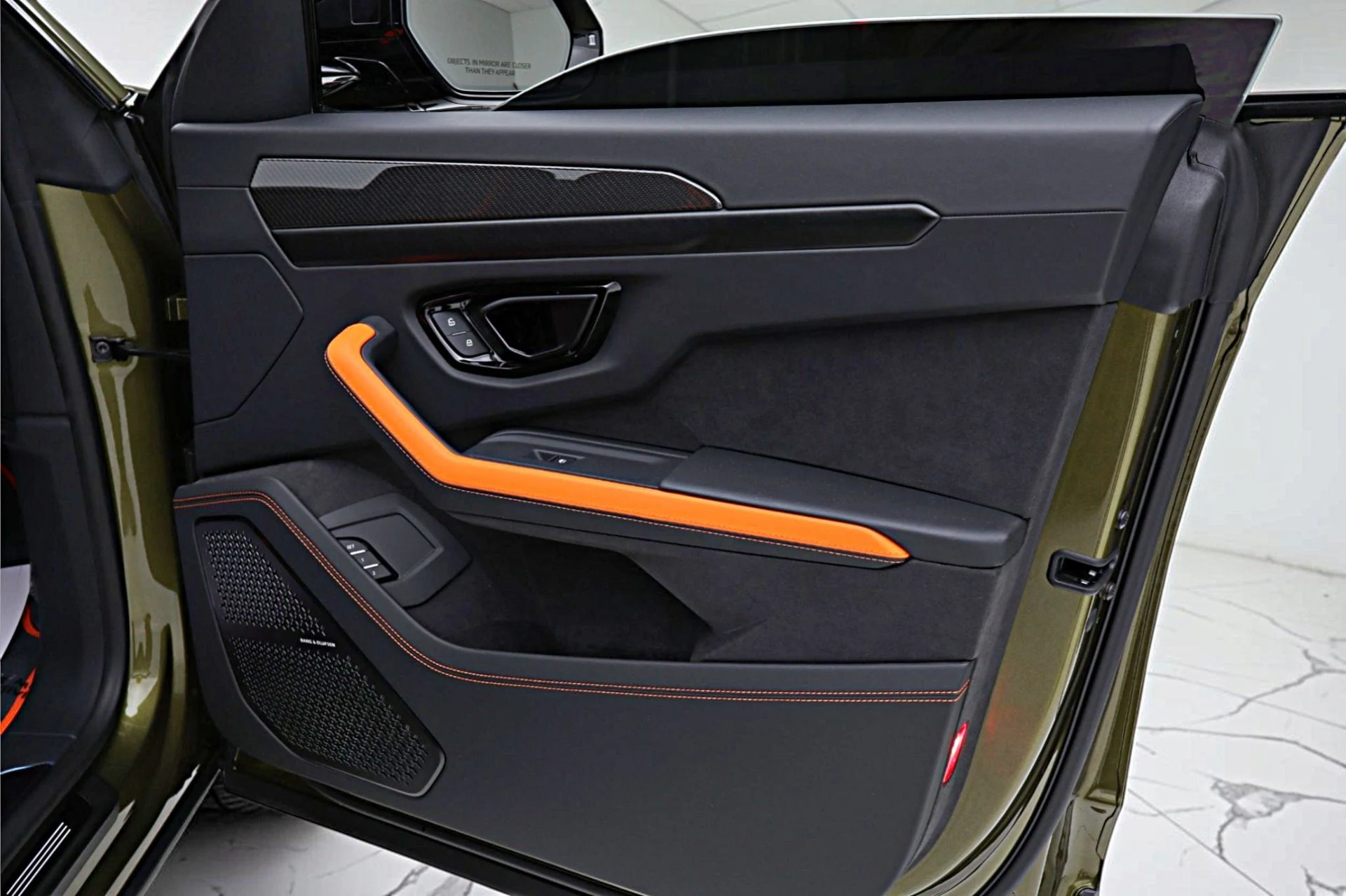 mph041_3346673777_Used_2026_Lamborghini_Urus_SE_55b4b633d6