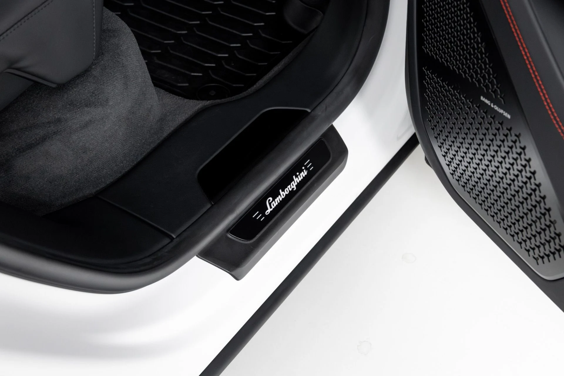 mph041_3369124849_Used_2024_Lamborghini_Urus_S_1765302059_b671913344