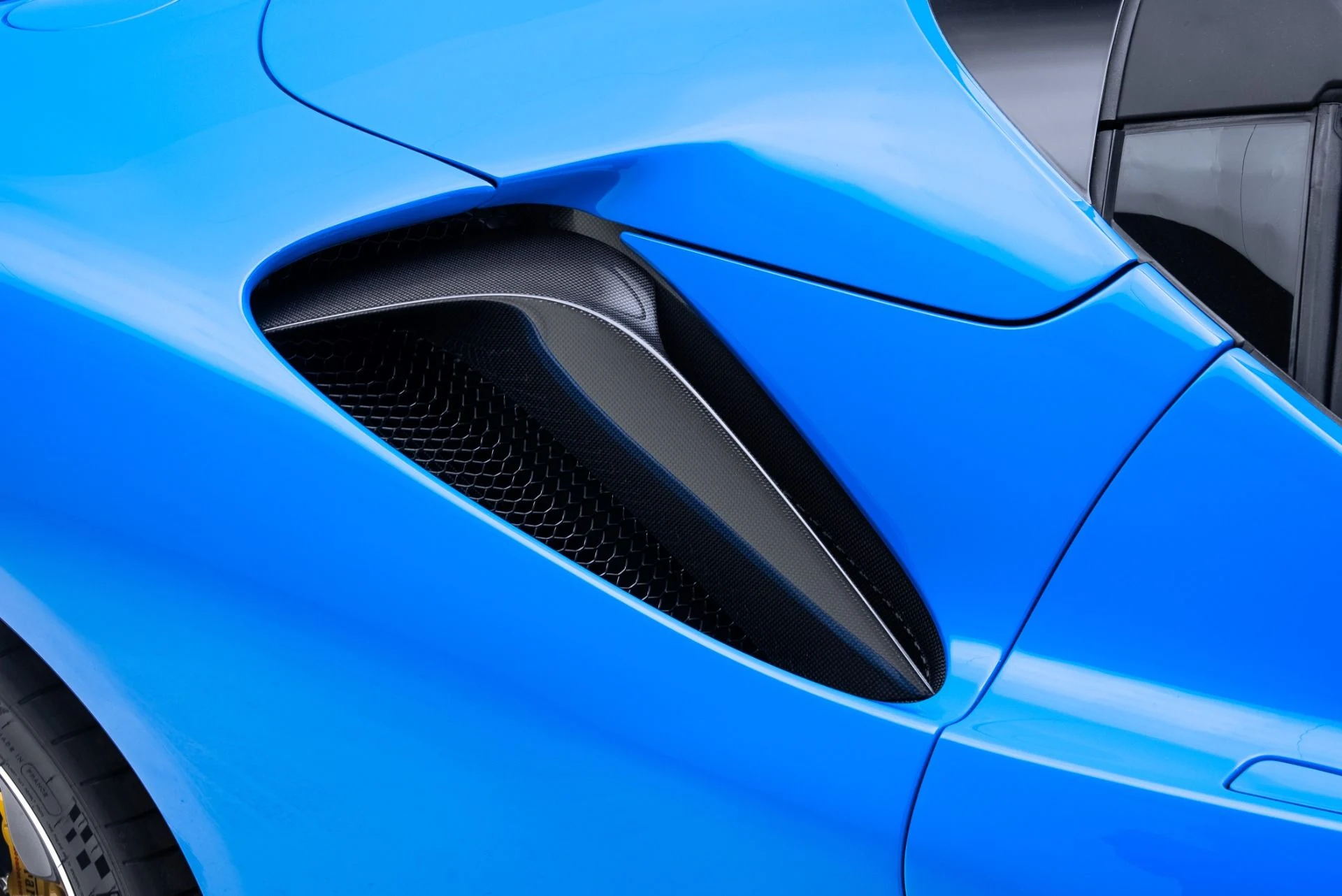 mph041_3378407122_Used_2024_Ferrari_SF_90_Spider_1772738738_678d786105