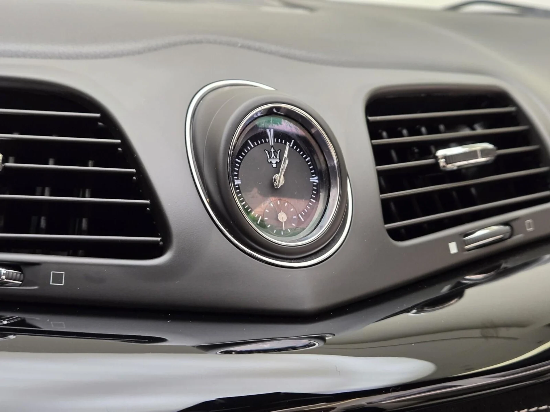 mph041_3403237336_Used_2018_Maserati_Gran_Turismo_Sport_1753858142_d3e655b998