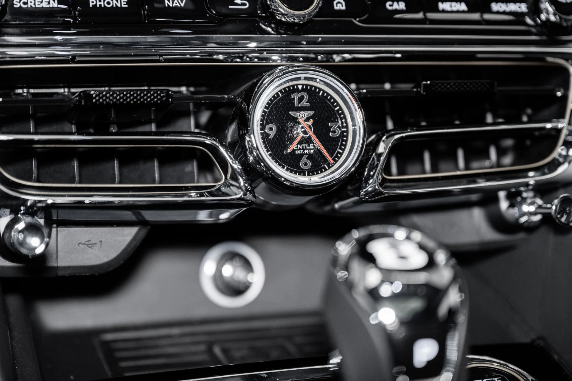 mph041_3406660980_Used_2024_Bentley_Flying_Spur_Speed_1756911756_8e04f8a792