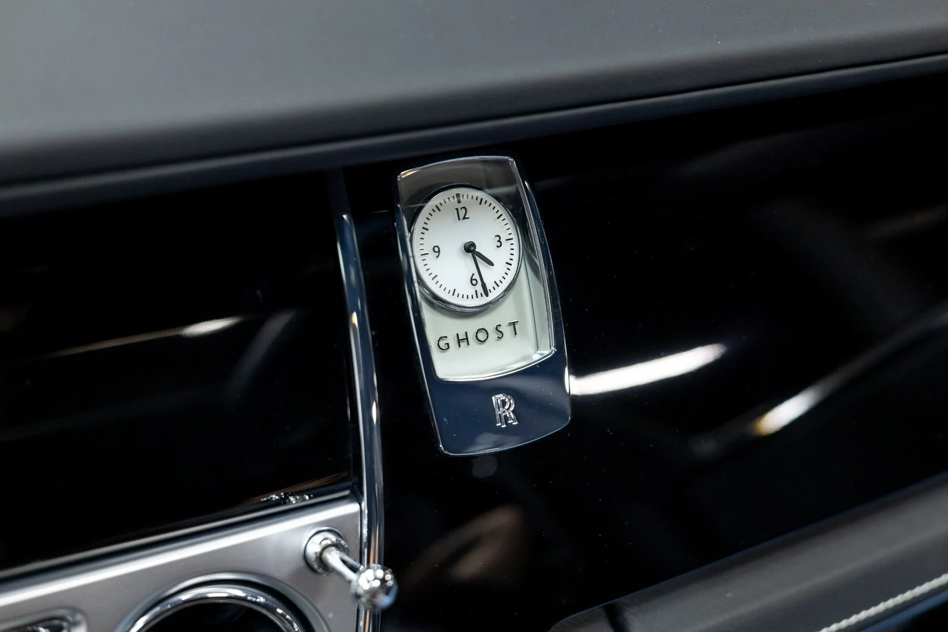 mph041_3410600011_Used_2015_Rolls_Royce_Ghost_1760219601_8f22a618b5