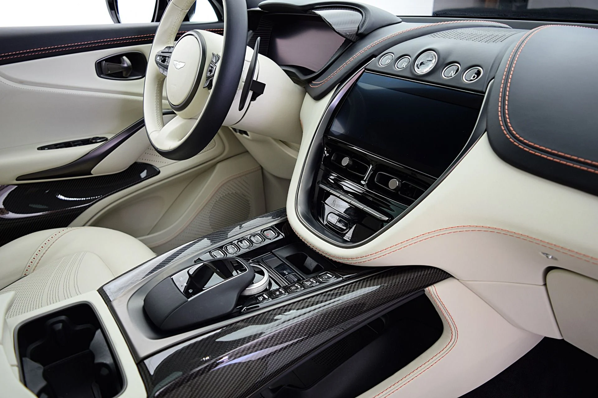 mph041_3412907070_Used_2022_Aston_Martin_DBX_1f868756bf