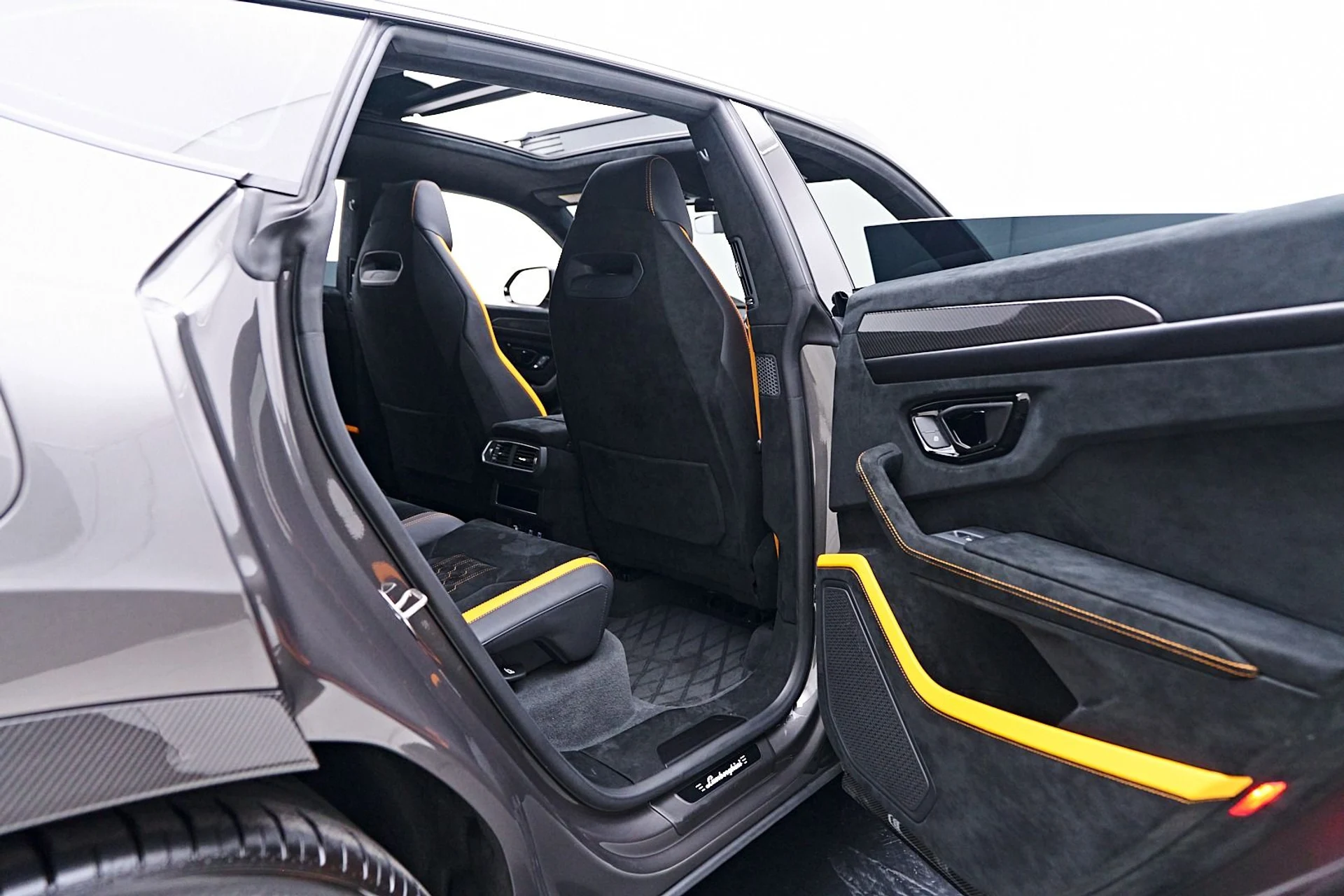 mph041_3418781084_Used_2024_Lamborghini_Urus_Performante_1744227361_b76f555f3f