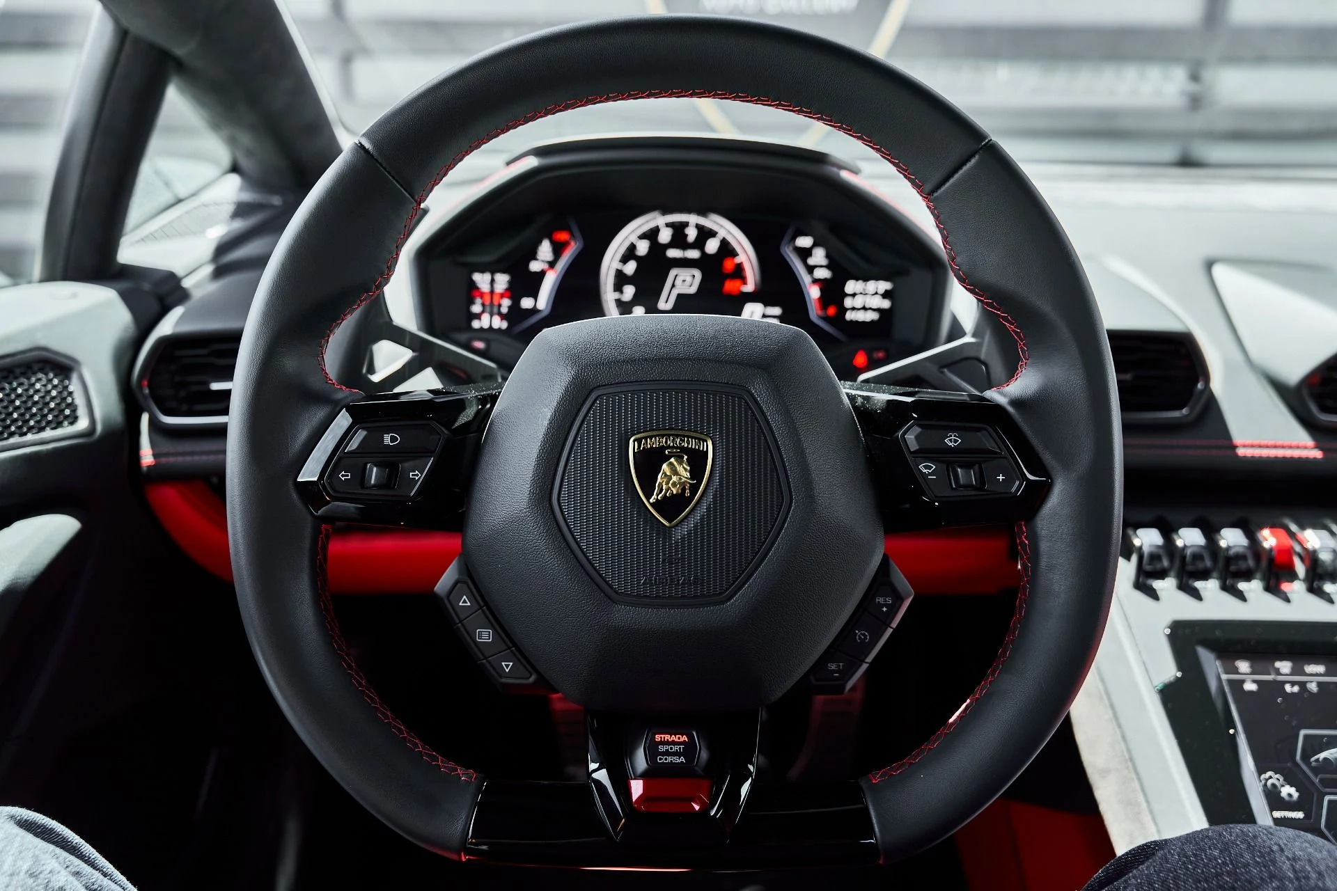 mph041_3422155644_Used_2024_Lamborghini_Huracan_EVO_Base_1778372672_390ce360b4