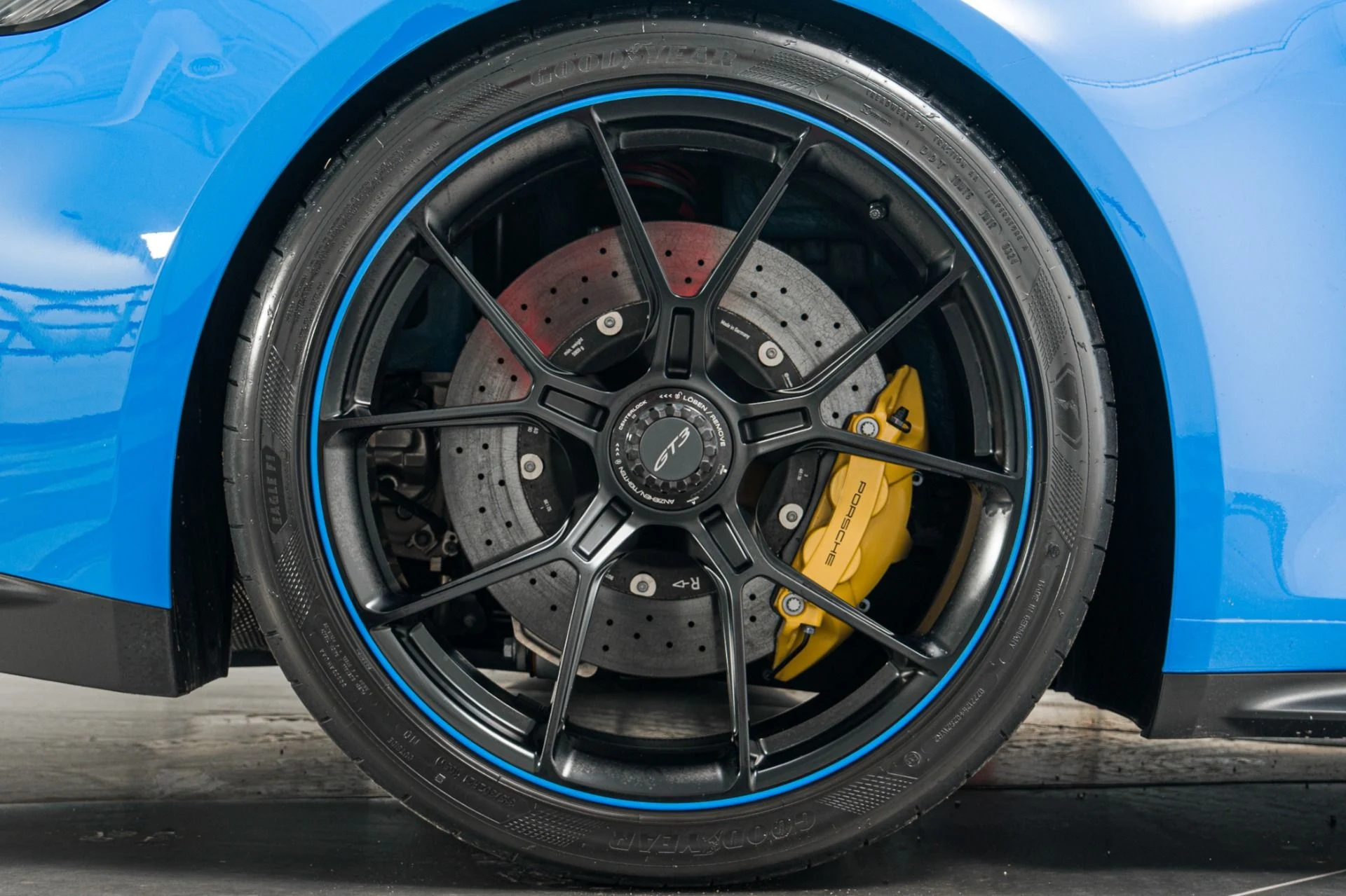 mph041_3431510791_Used_2022_Porsche_911_GT_3_Carbon_Buckets_Blue_Stitching_and_Belts_1768487811_649a93373d