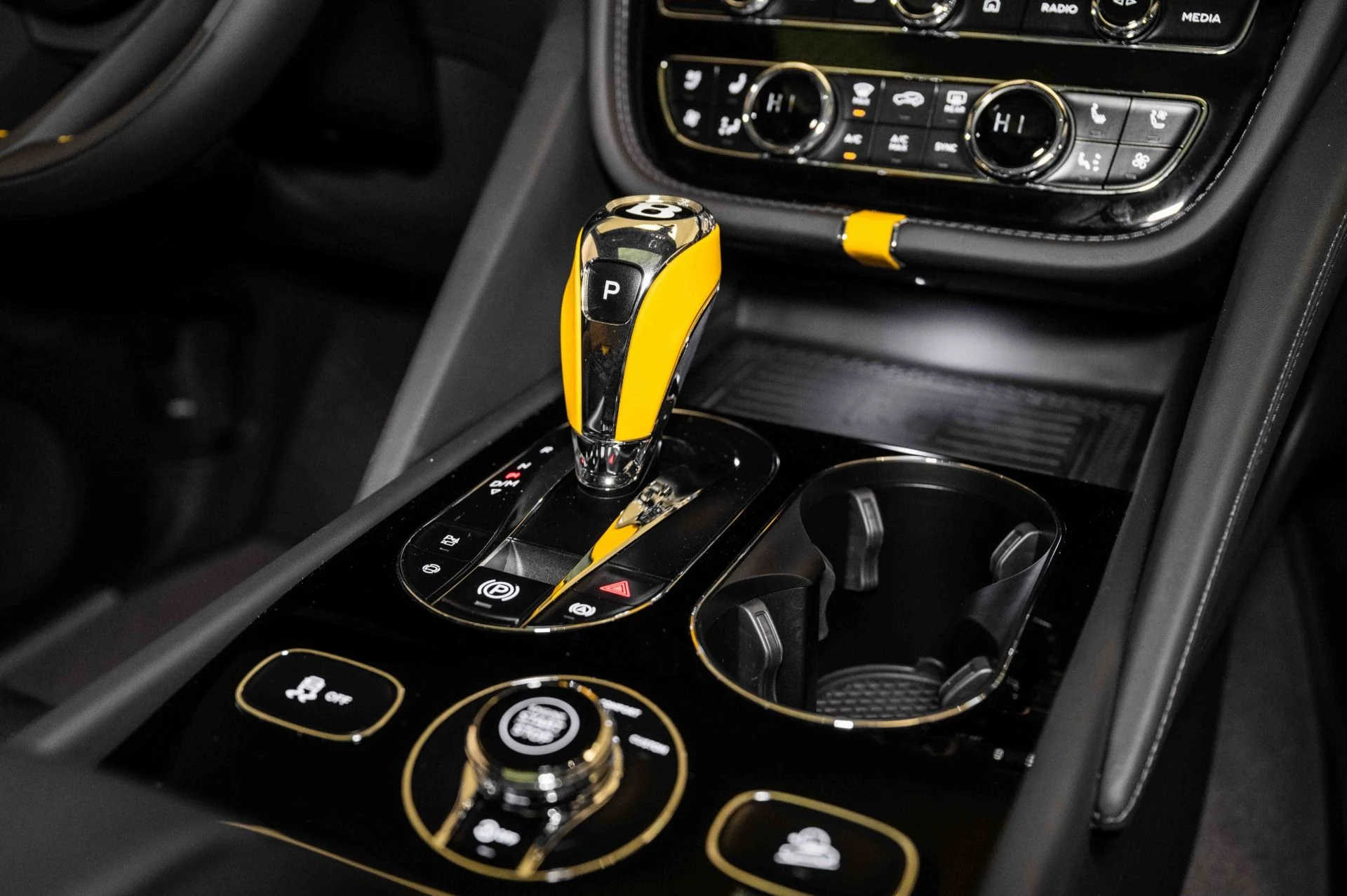 mph041_3438024998_Used_2024_Bentley_Bentayga_Azure_V8_1758720540_19e961af8c