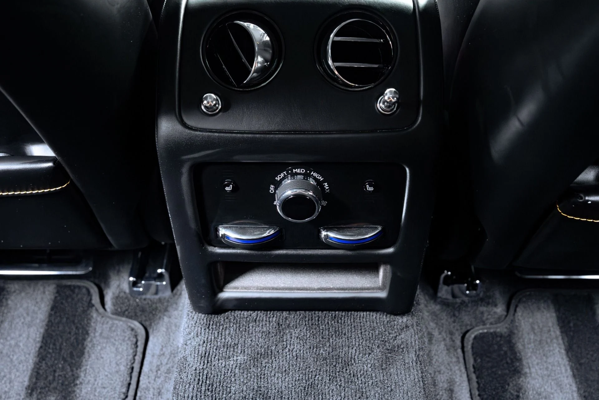 mph041_3438593696_Used_2022_Rolls_Royce_Ghost_1776983451_51aaedaf32