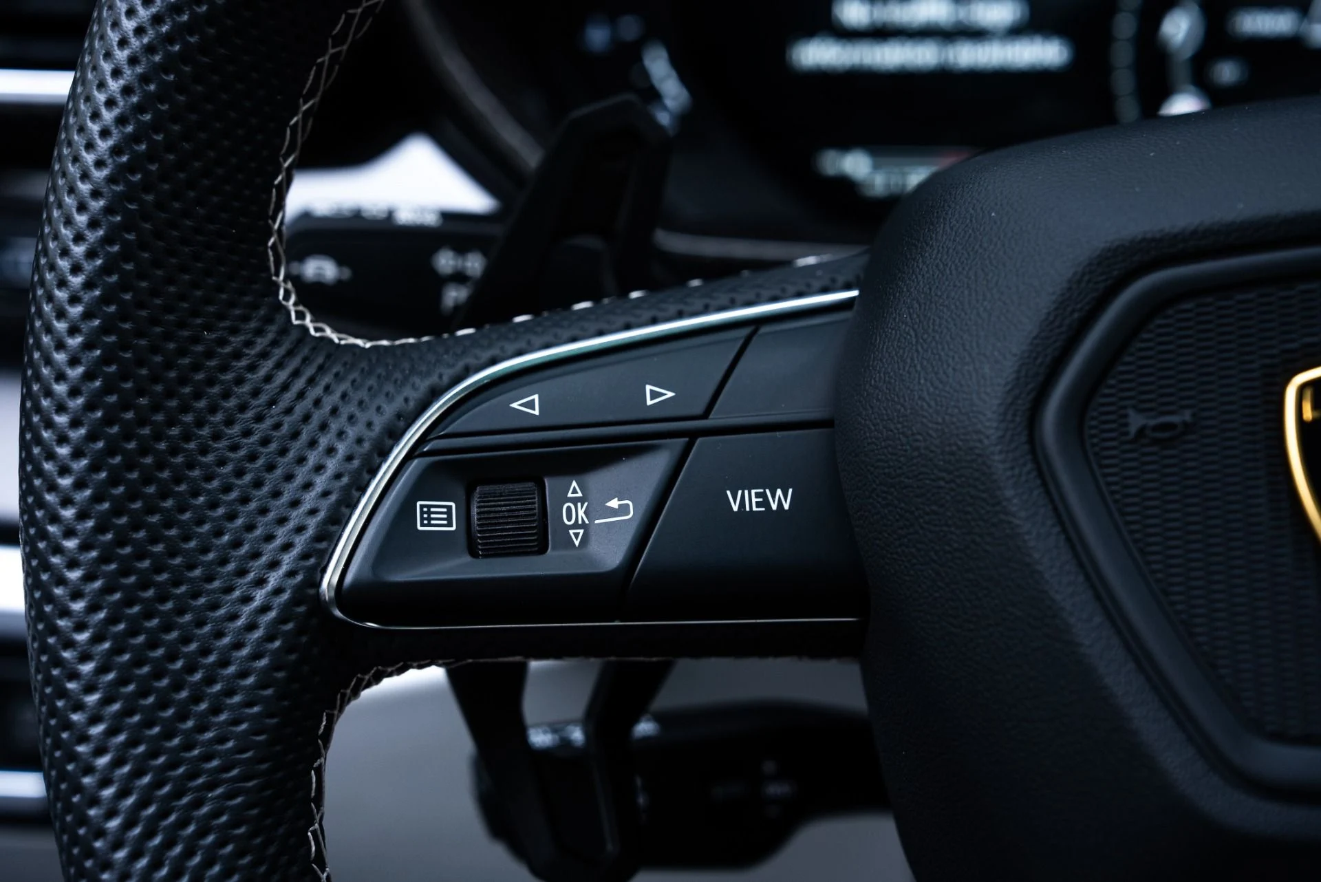 mph041_3441348949_Used_2022_Lamborghini_Urus_1775598124_024437e336