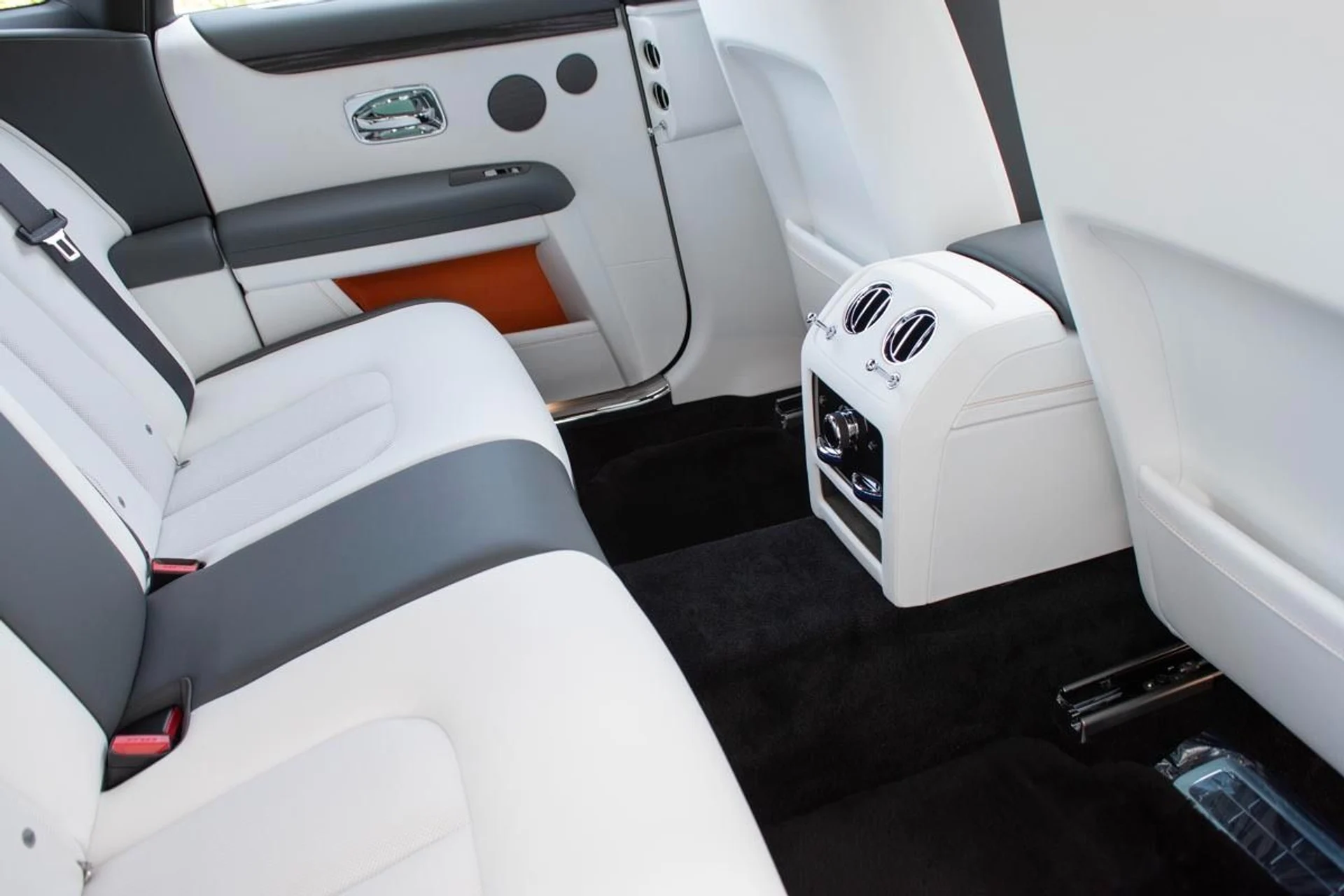 mph041_3441484552_Used_2024_Rolls_Royce_Ghost_1733915394_3e7f4694eb