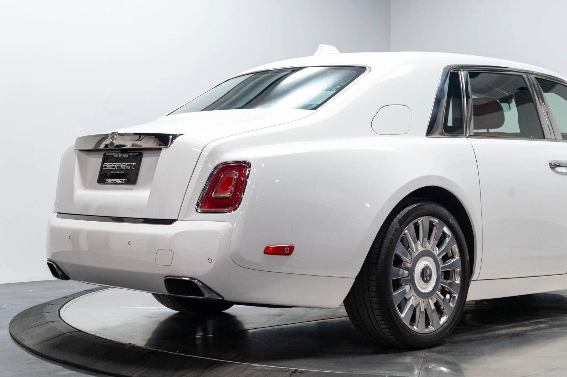 mph041_3453399398_Used_2019_Rolls_Royce_Phantom_1787168421_f2ad7d9104