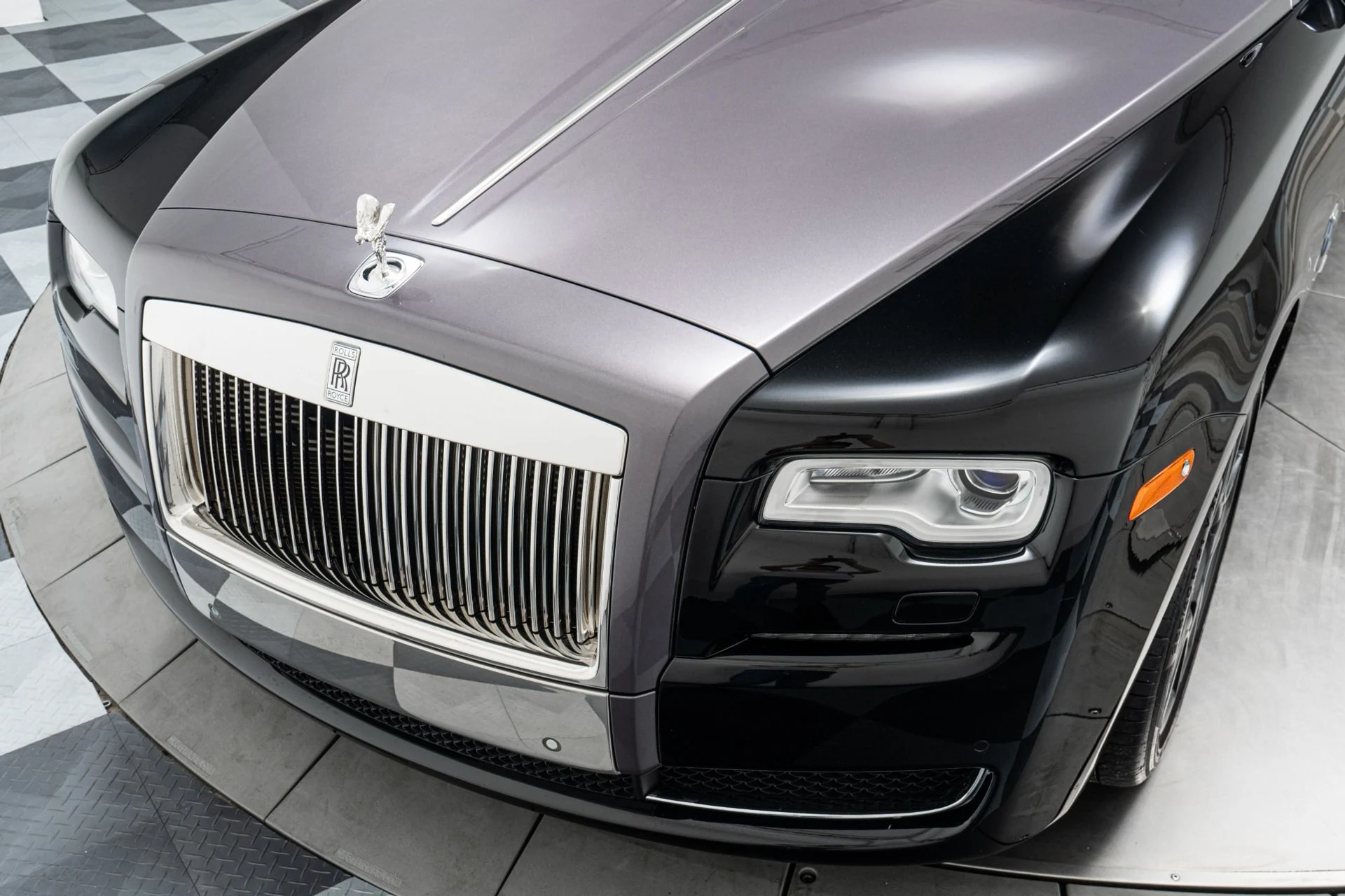 mph041_3471936992_Used_2017_Rolls_Royce_Ghost_Extended_Wheelbase_393_K_MSRP_Two_Tone_Paint_Rear_Chiller_1774532559_64e8eca902