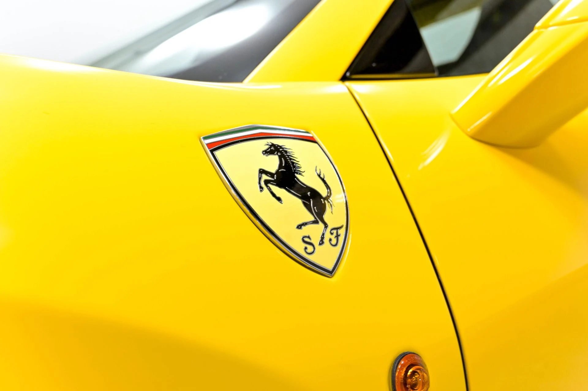 mph041_3476946469_Used_2017_Ferrari_488_Spider_1782250763_4d4398d16c
