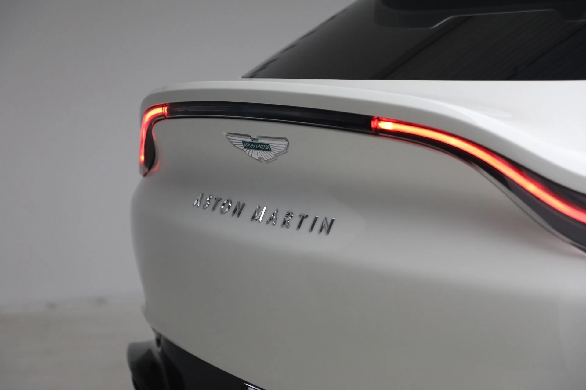 mph041_3485616234_New_2026_Aston_Martin_DBX_S_1779888036_b69e9f055a