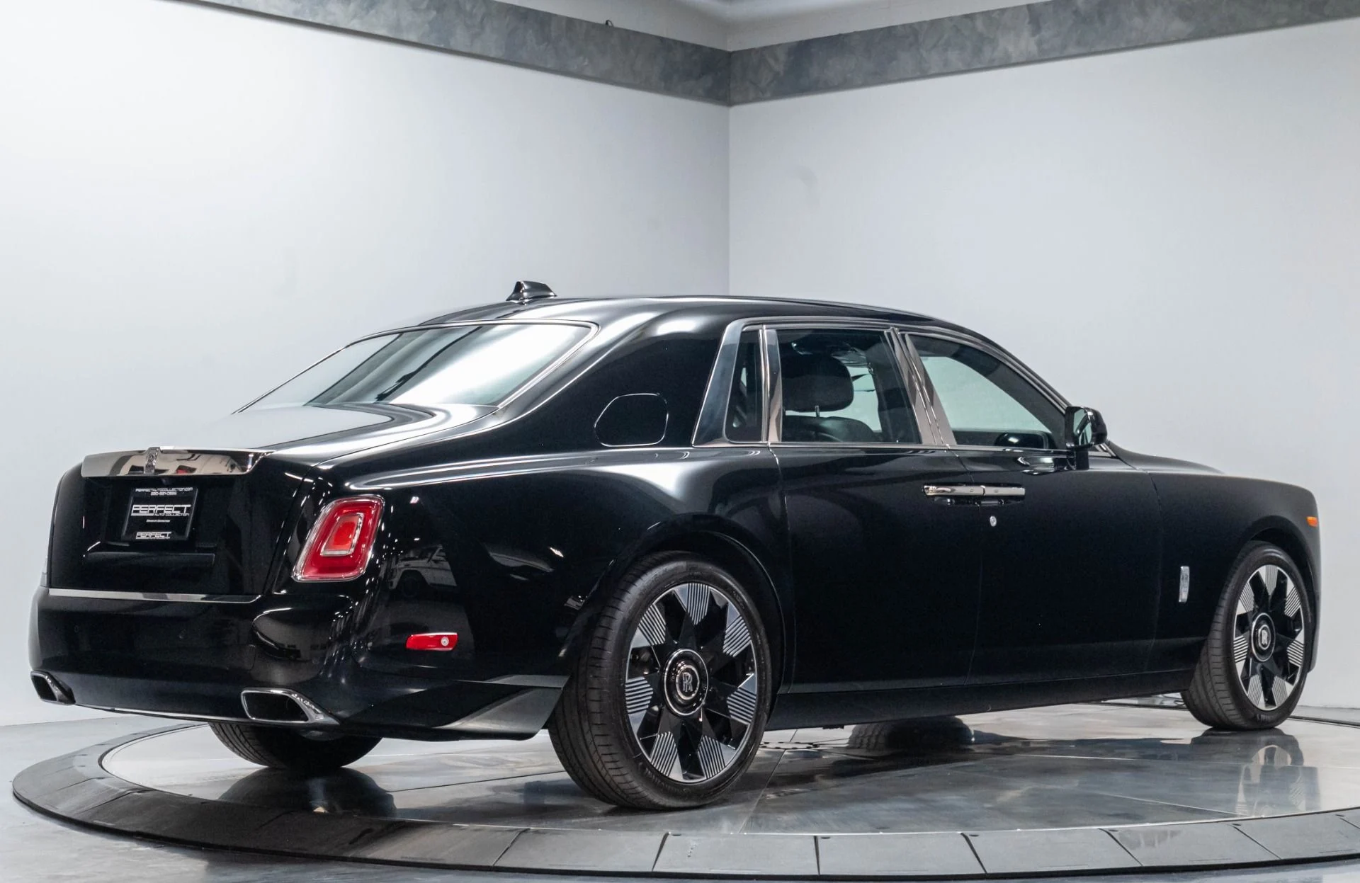 mph041_3494181443_Used_2024_Rolls_Royce_Phantom_1786998210_c6dfede6b7