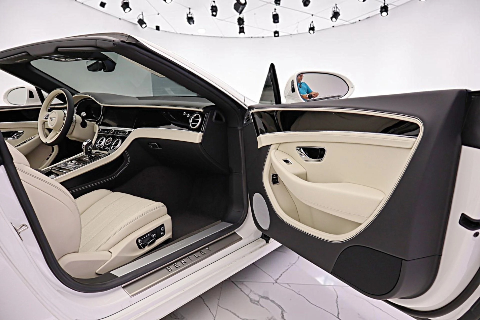 mph041_3499403918_New_2026_Bentley_Continental_GTC_c032557c50