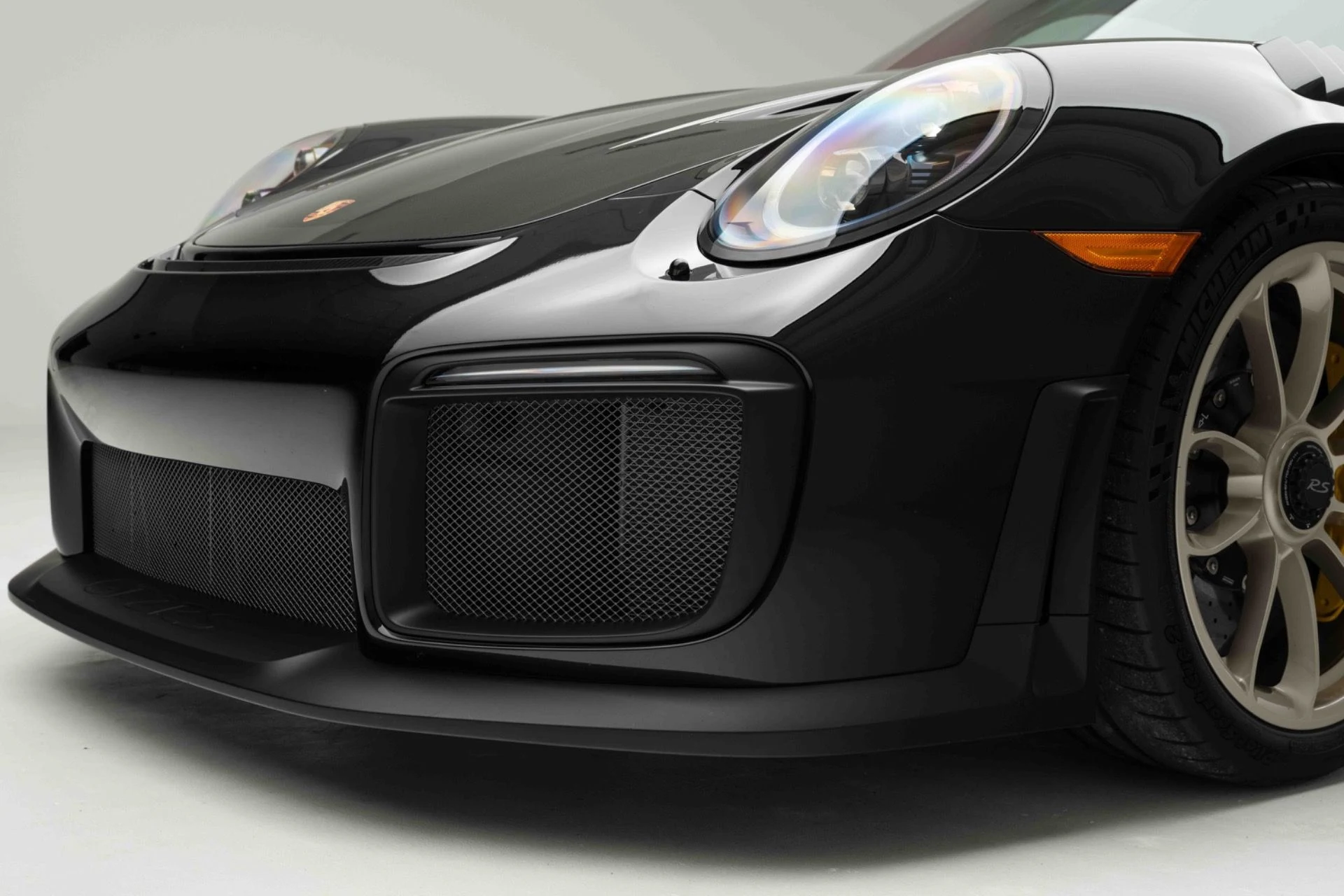 mph041_3525856319_Used_2018_Porsche_911_GT_2_RS_1774025665_11d7536368