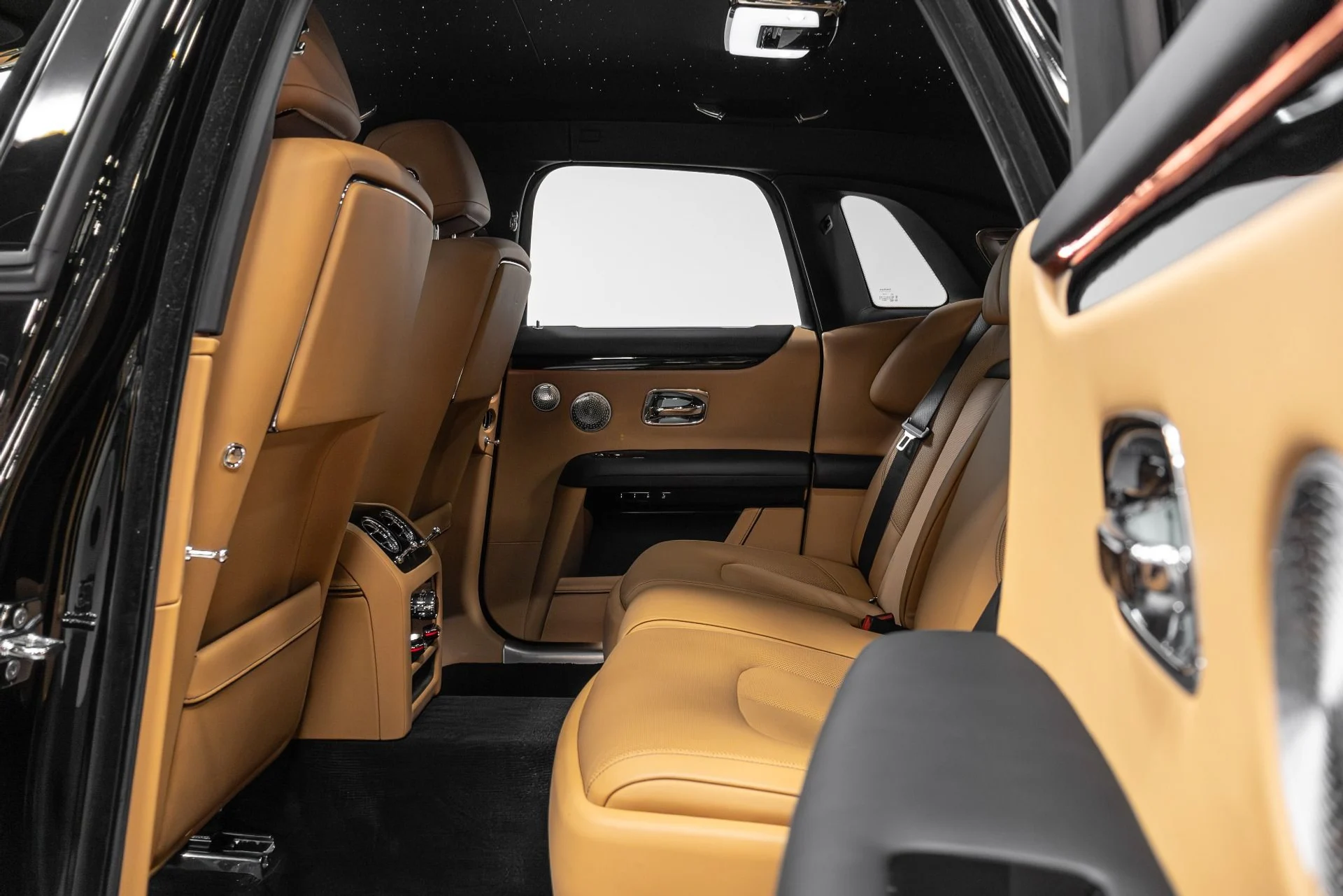 mph041_3532798239_Used_2022_Rolls_Royce_Ghost_1767138760_278671f8d7