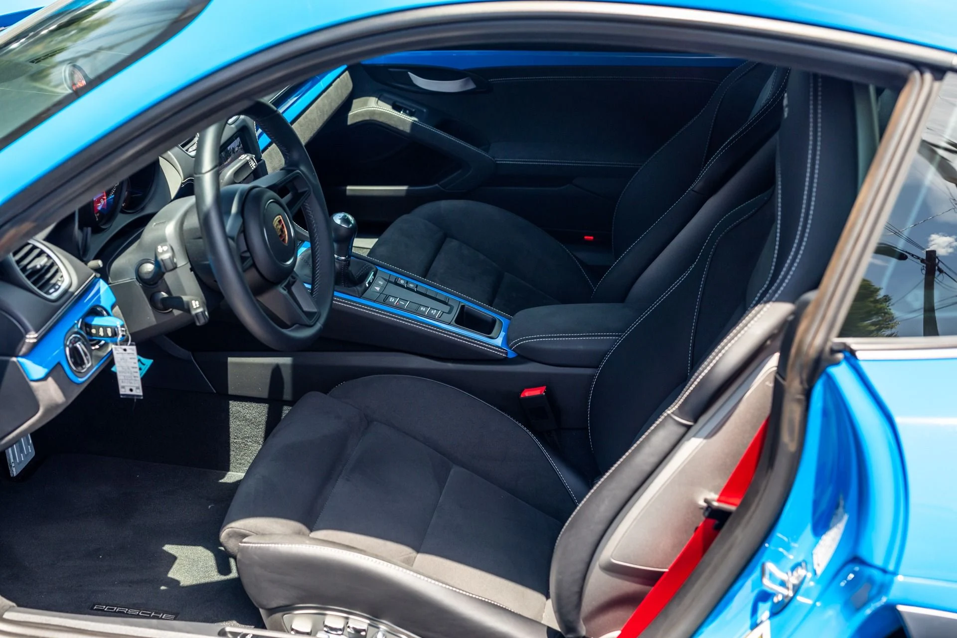 mph041_3536909896_Used_2023_Porsche_718_Cayman_GT_4_1721258217_bc42868419