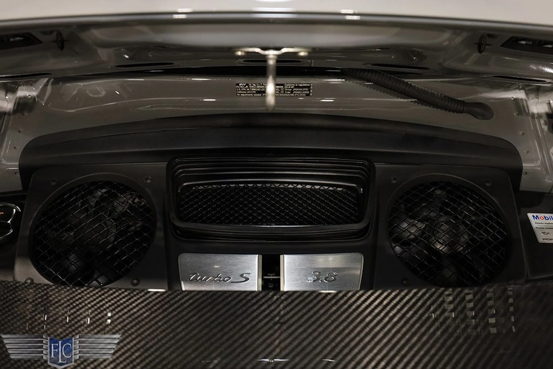 mph041_3548402397_used_2018_porsche_911_turboscoupe_9689_22116353_42_1024_1078896c65