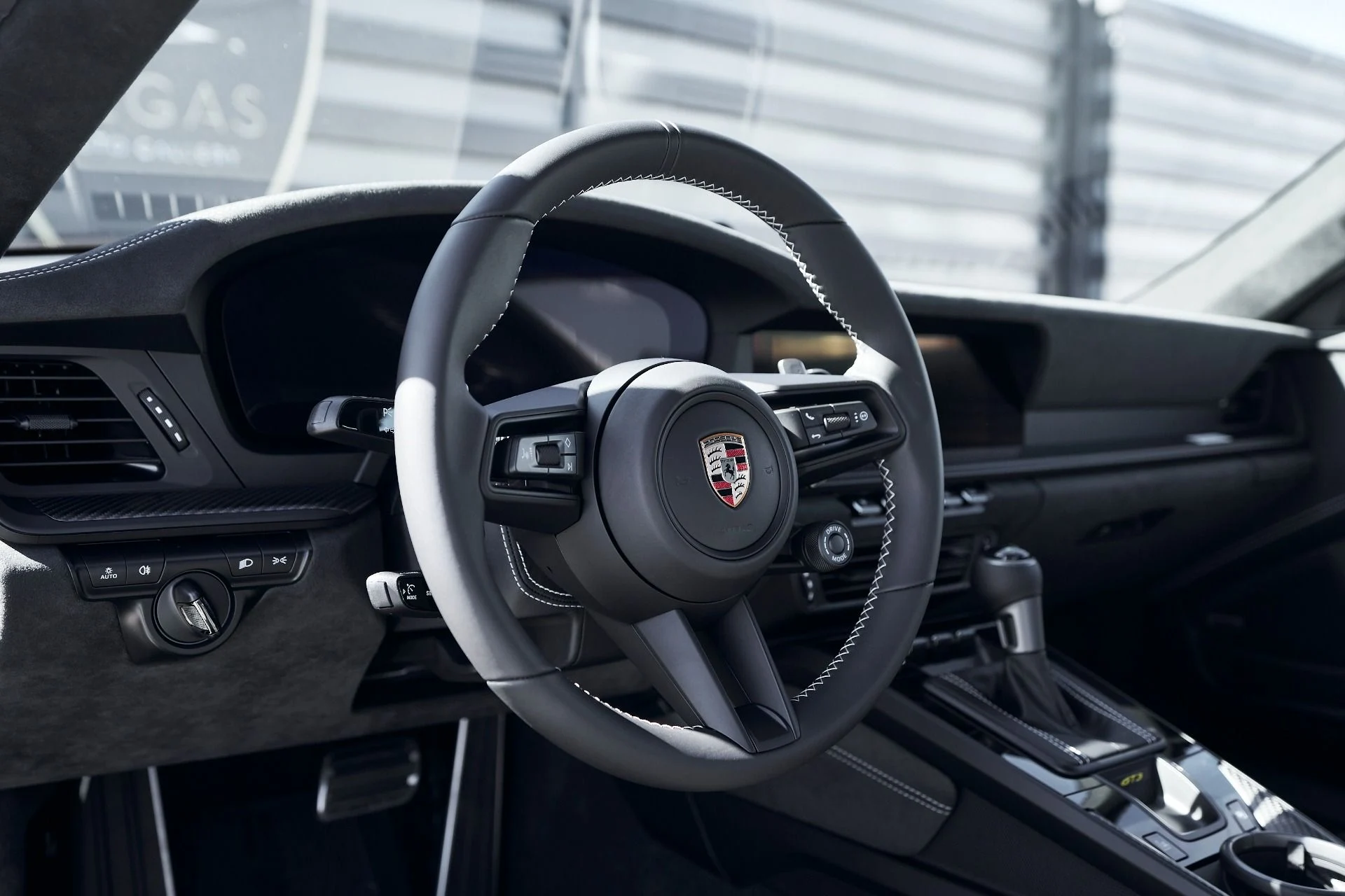 mph041_3574019403_Used_2025_Porsche_911_GT_3_1760570024_6acee88527