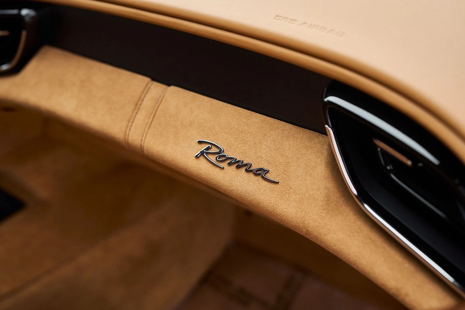 mph041_3587707640_Used_2023_Ferrari_Roma_Base_1761599060_cda3df246f