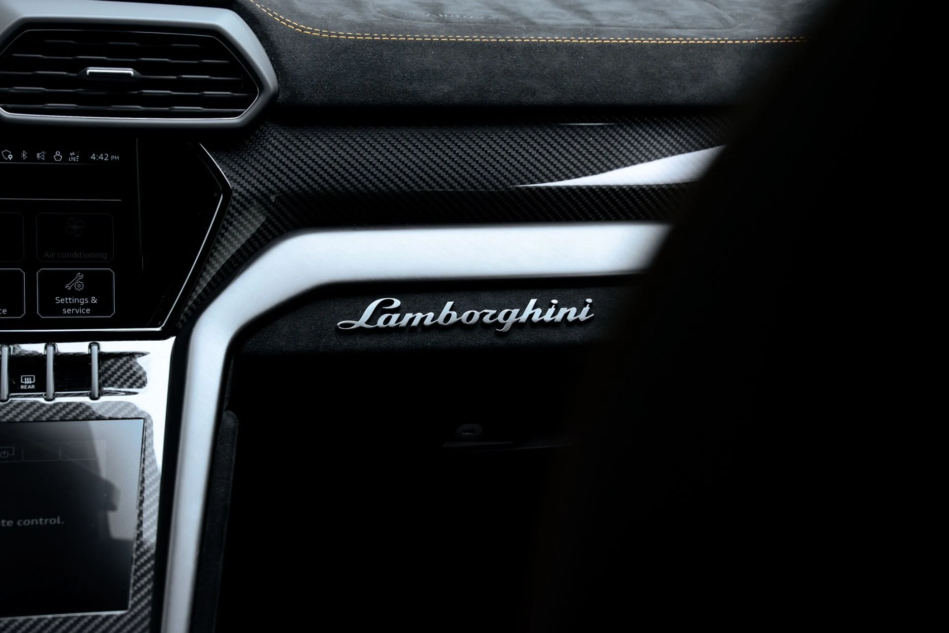 mph041_359350380_Used_2023_Lamborghini_Urus_Performante_1776977972_d65701cd3a