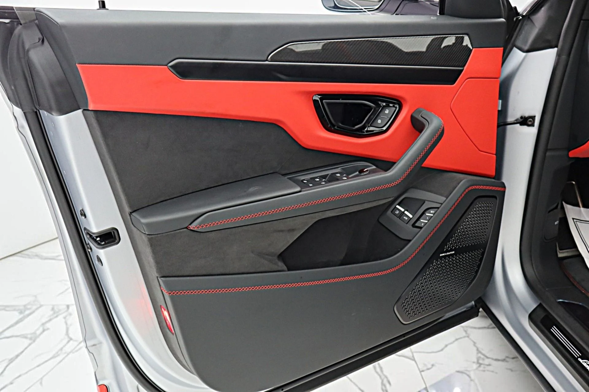 mph041_3599928513_Used_2025_Lamborghini_Urus_SELEASE_OPTIONS_AVAILABLE_77969d9f36