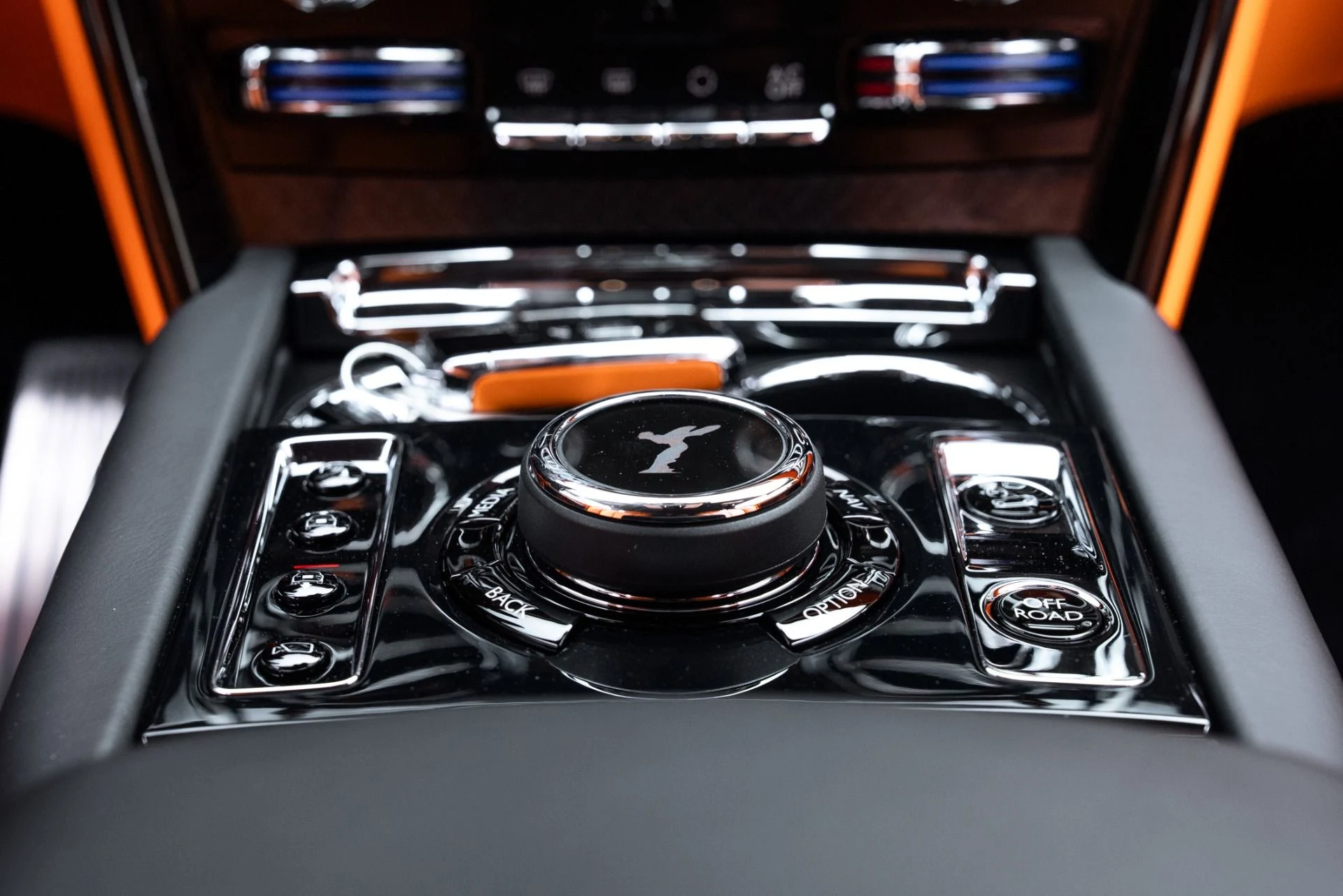 mph041_3613547981_Used_2023_Rolls_Royce_Black_Badge_Cullinan_1775515525_3a4e35d3e5