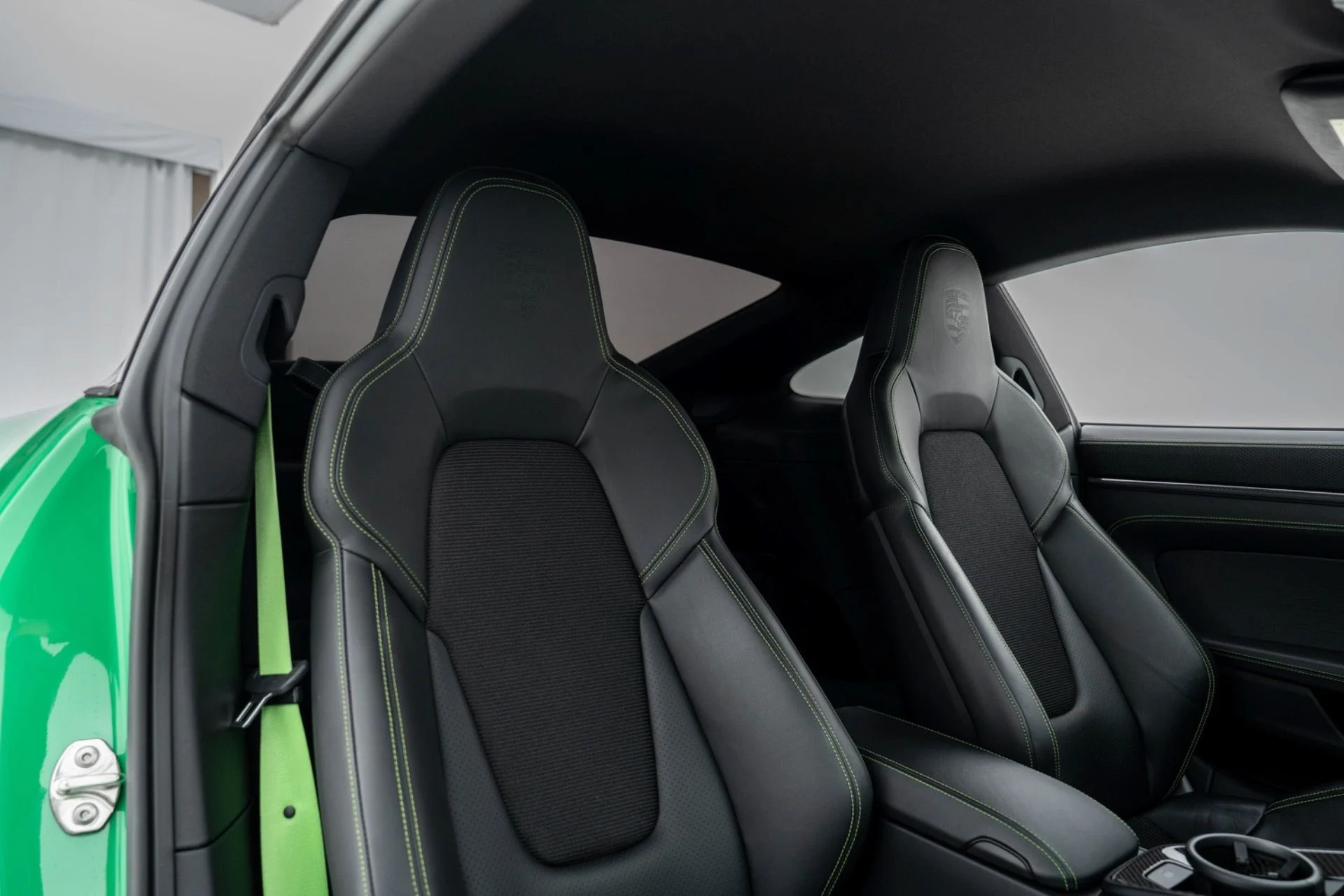 mph041_3614820476_Used_2022_Porsche_911_GT_3_Touring_1775584406_bc17dd9bf8