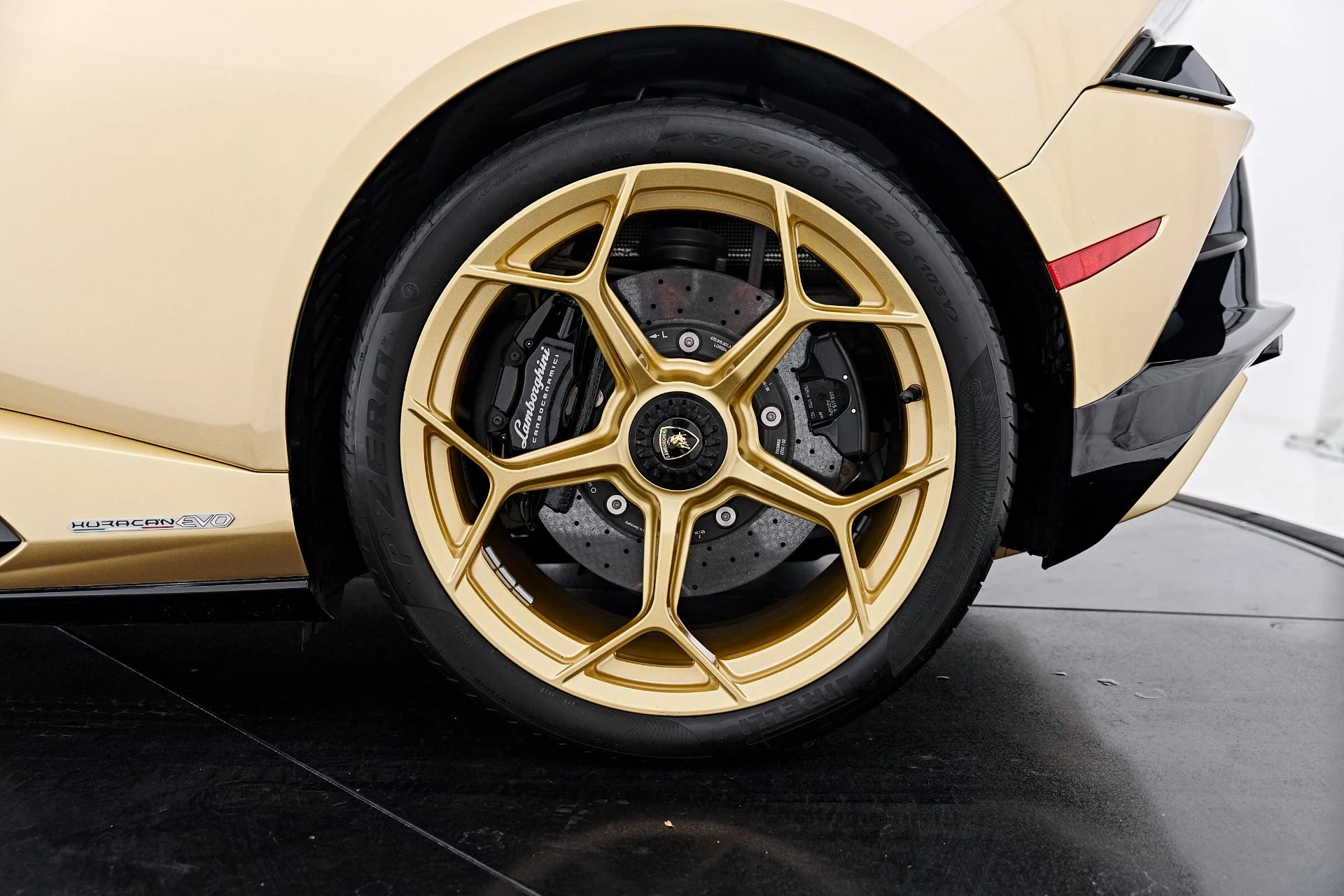 mph041_3622099399_Used_2022_Lamborghini_Huracan_EVO_Base_1791315915_54eb0a86f8