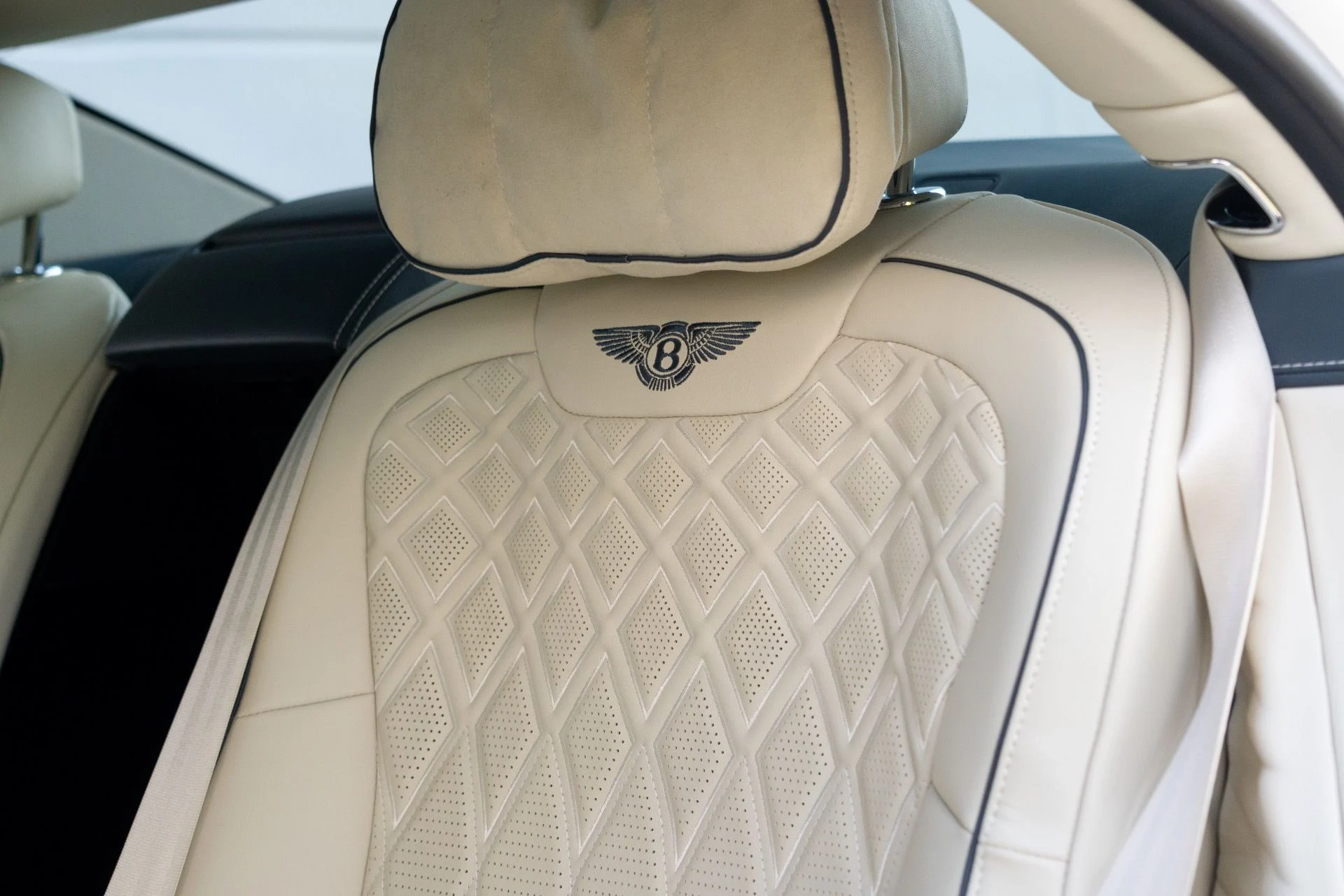 mph041_36247517_Used_2021_Bentley_Flying_Spur_W12_1764864897_07a2780809