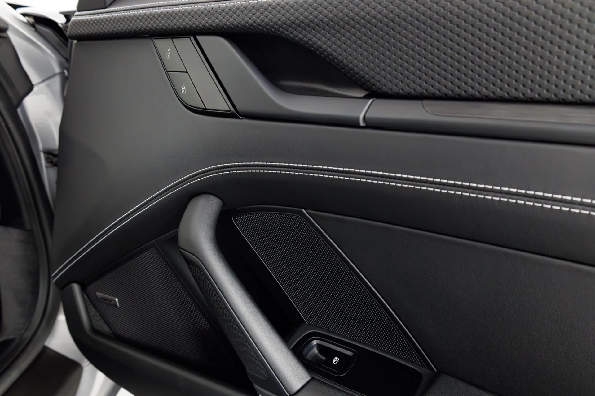 mph041_3638221269_Used_2022_Porsche_911_GT_3_Touring_1772748845_ddb16b4616