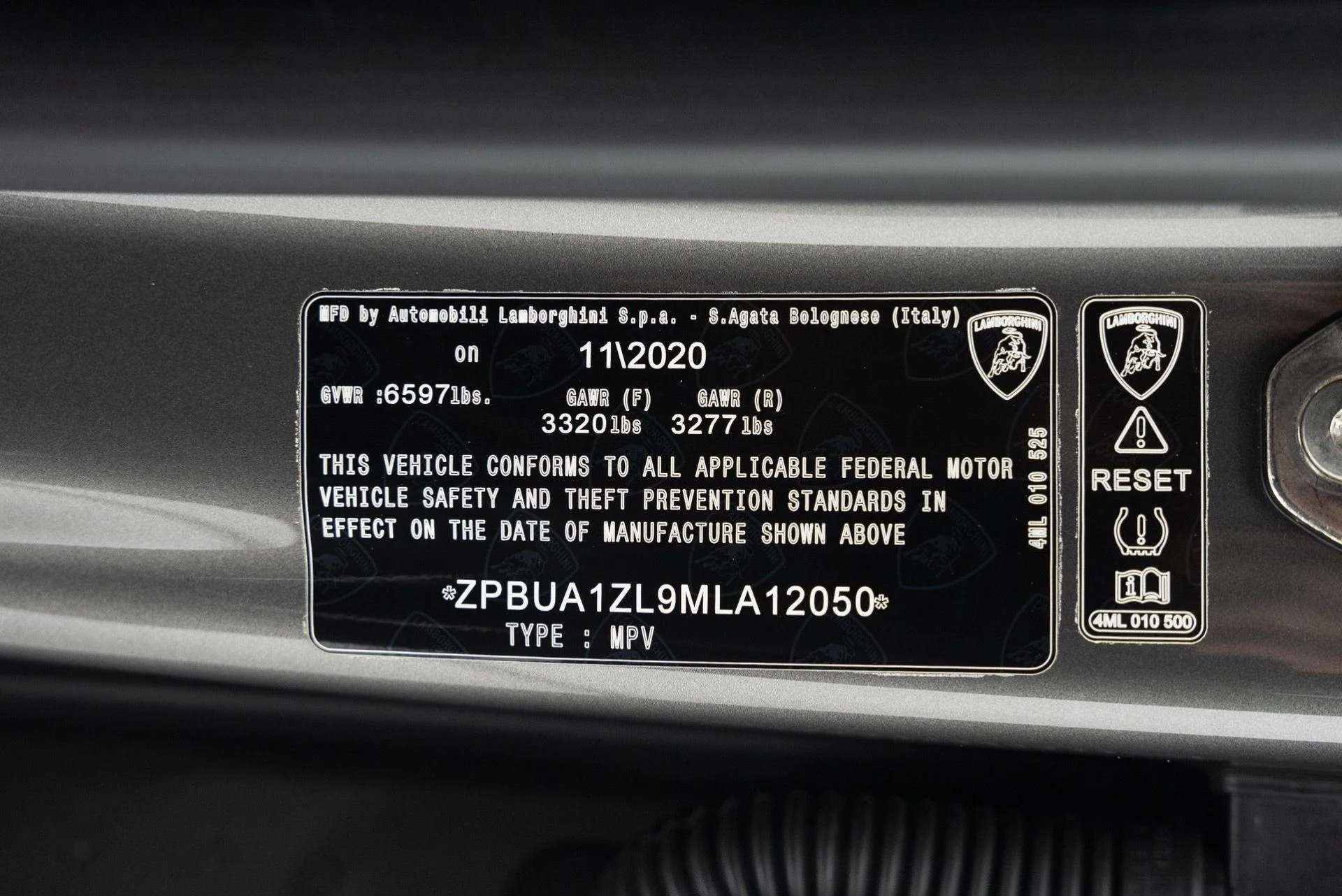 mph041_3638600882_Used_2021_Lamborghini_Urus_1780937712_be5e128371