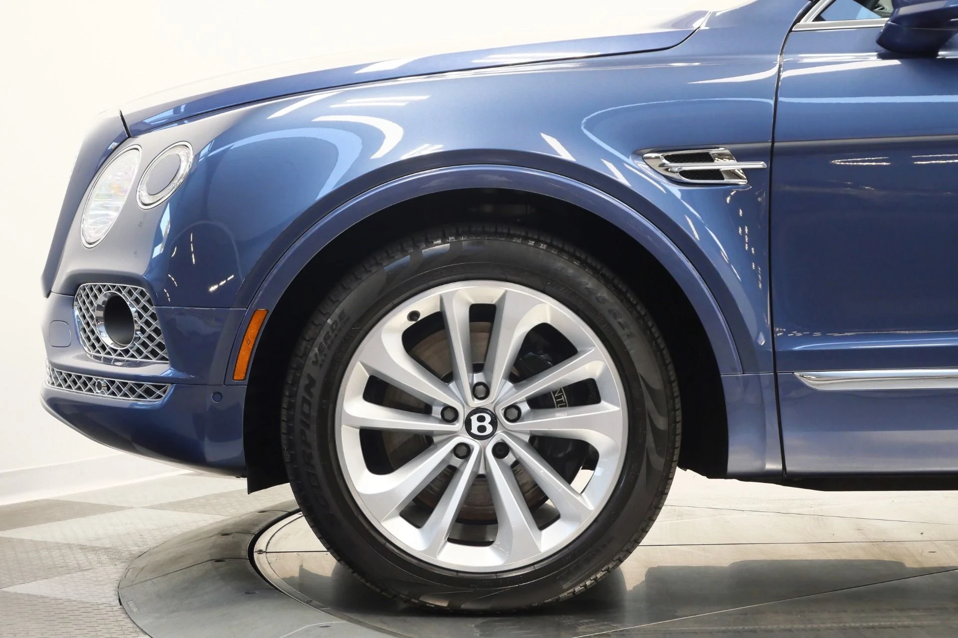 mph041_3641992401_Used_2018_Bentley_Bentayga_Onyx_Edition_W12_Touring_Specification_Front_Seat_Comfort_Specification_1772647427_408c7844aa