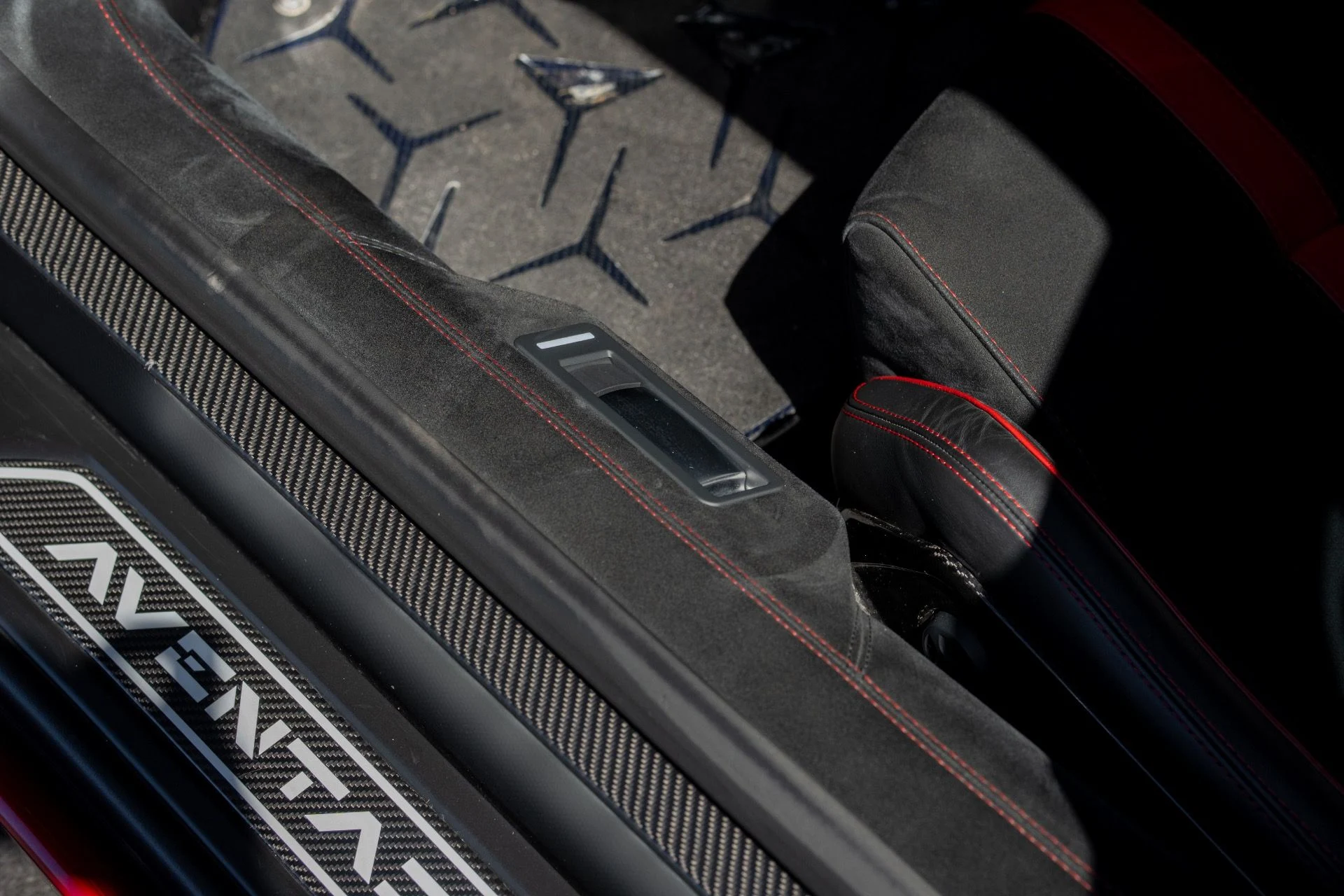 mph041_3642554279_Used_2016_Lamborghini_Aventador_LP_750_4_SV_1760392295_14308b0c80