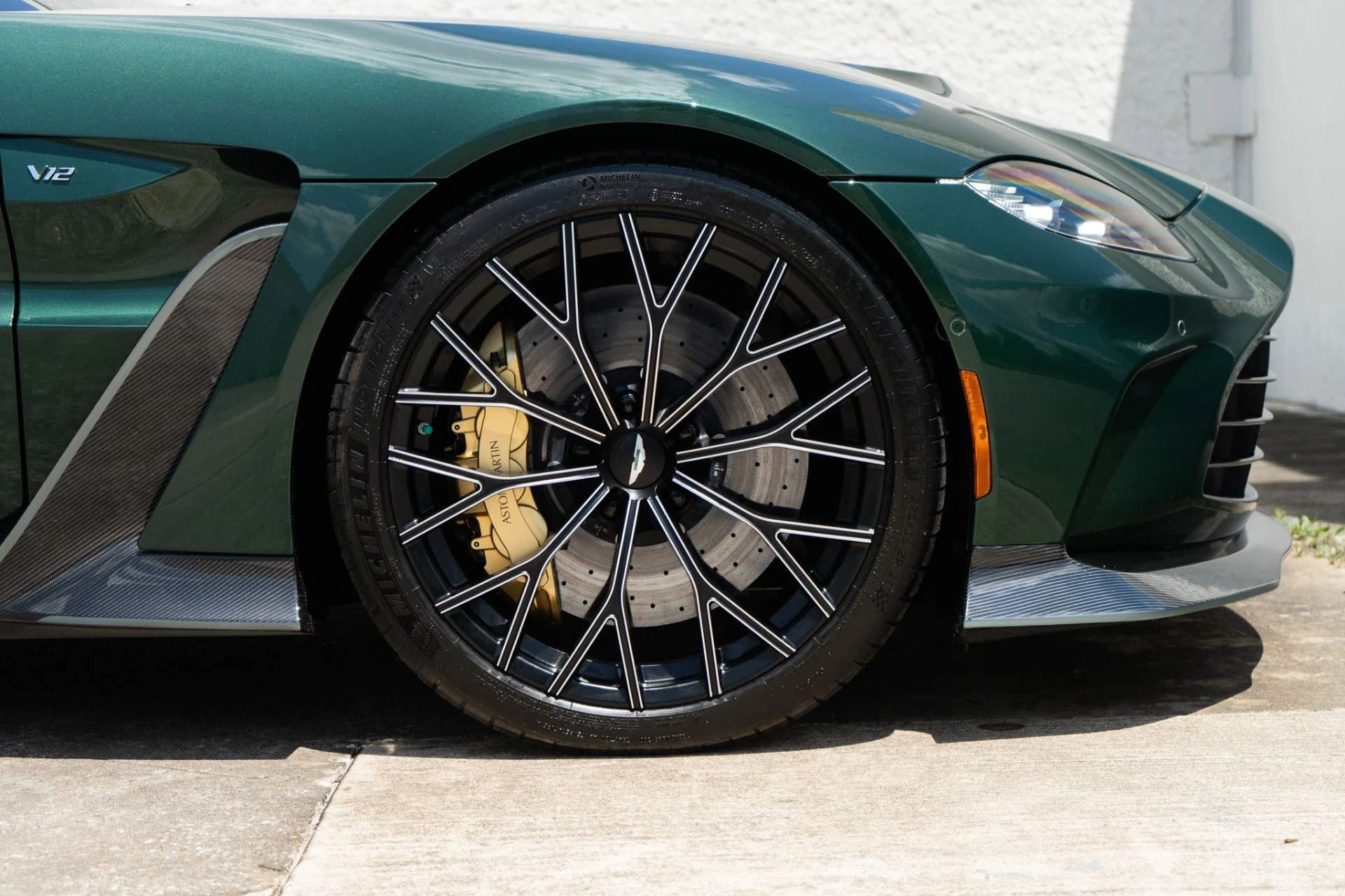mph041_3643861303_Used_2023_Aston_Martin_Vantage_V12_1778619446_ba06f9b68a