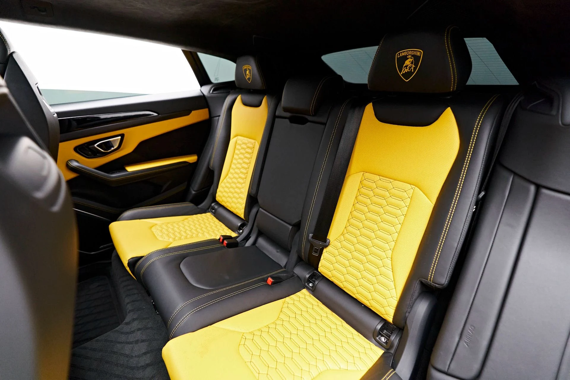 mph041_3654971170_Used_2022_Lamborghini_Urus_1714440387_0a0c93c50e
