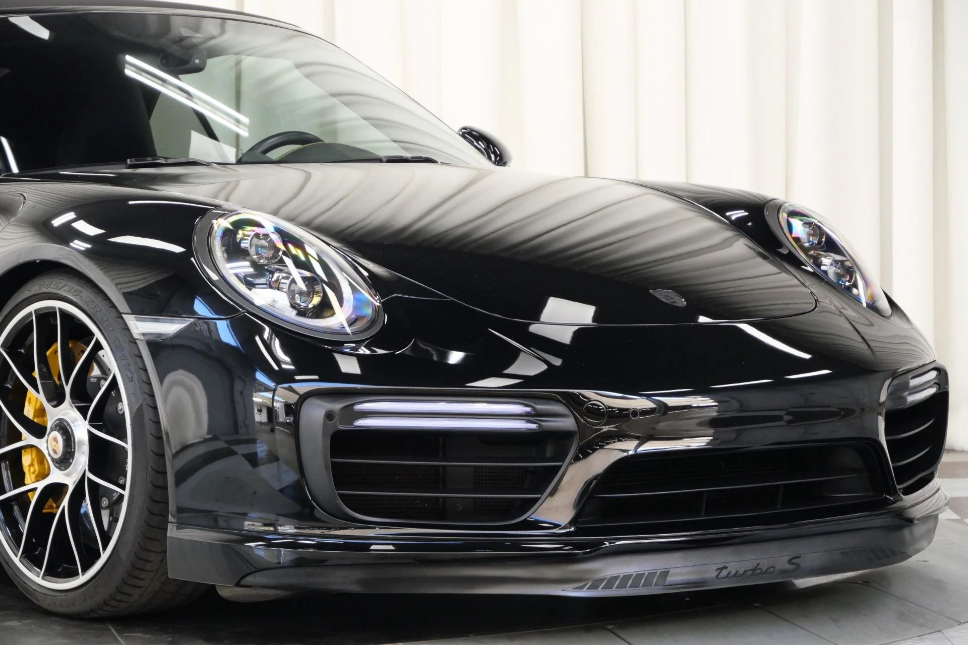 mph041_3666309758_Used_2019_Porsche_911_Turbo_S_Cabriolet_1756135575_12e5855828