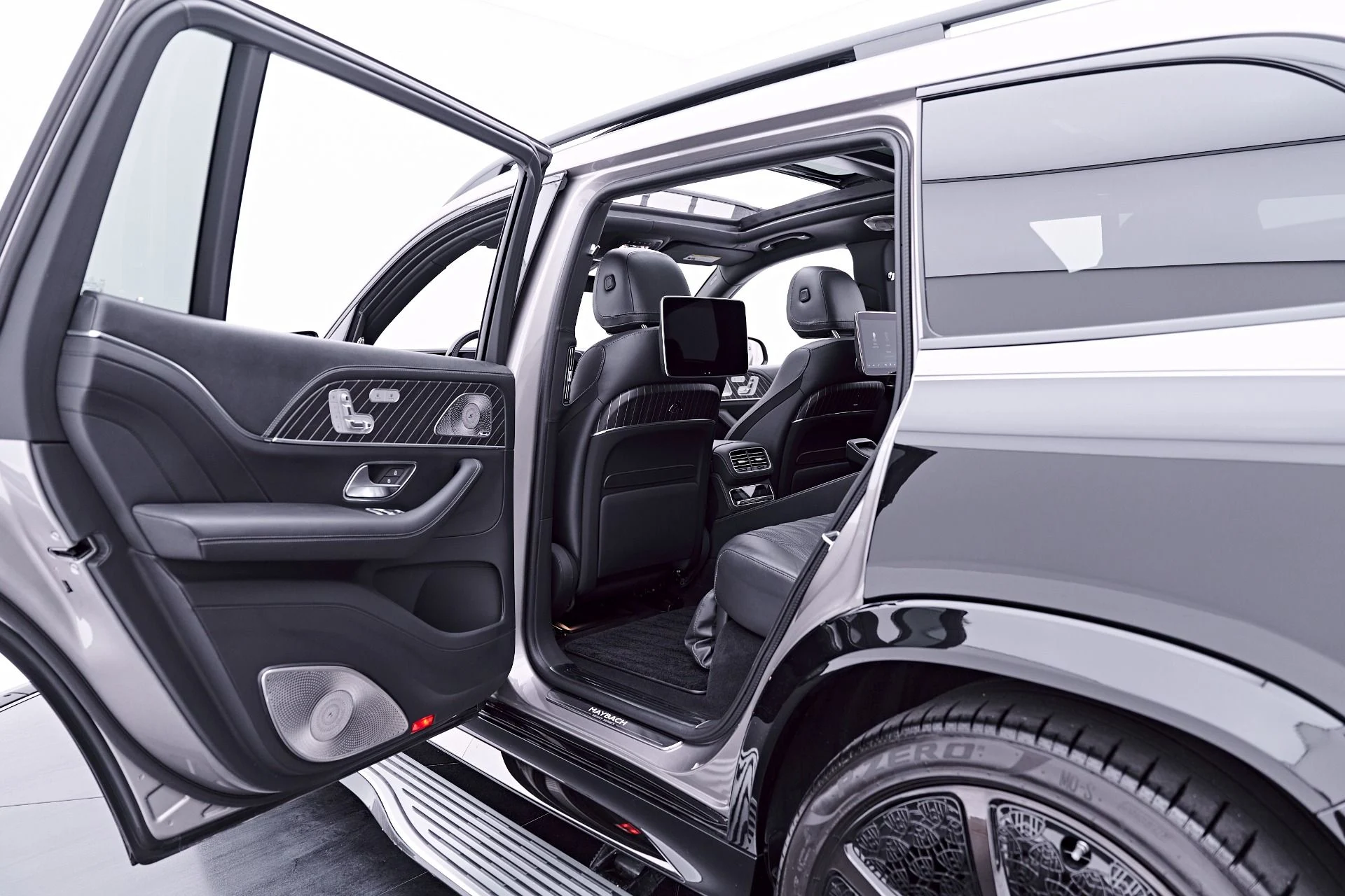 mph041_3668483808_Used_2024_Mercedes_Benz_GLS_Maybach_GLS_600_1781826062_887ecd5d2b
