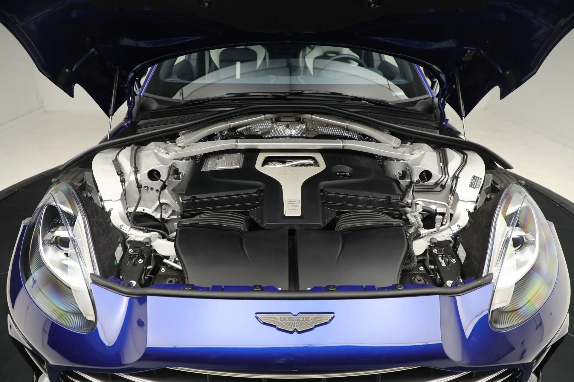 mph041_3677437703_Used_2024_Aston_Martin_DBX_707_1761597901_ca6bcf46e8