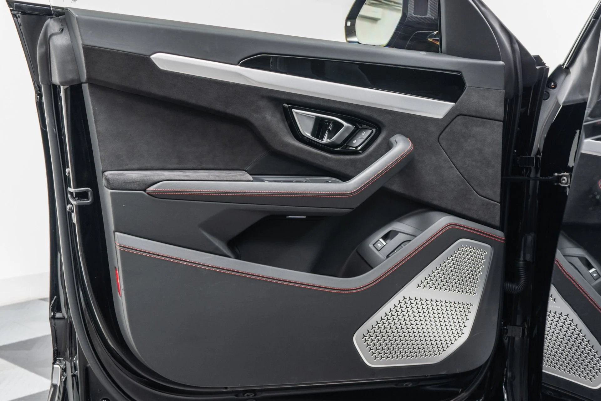 mph041_3679488245_Used_2021_Lamborghini_Urus_Q_Citura_Interior_Bang_and_Olufsen_Audio_1778530173_5574480e09