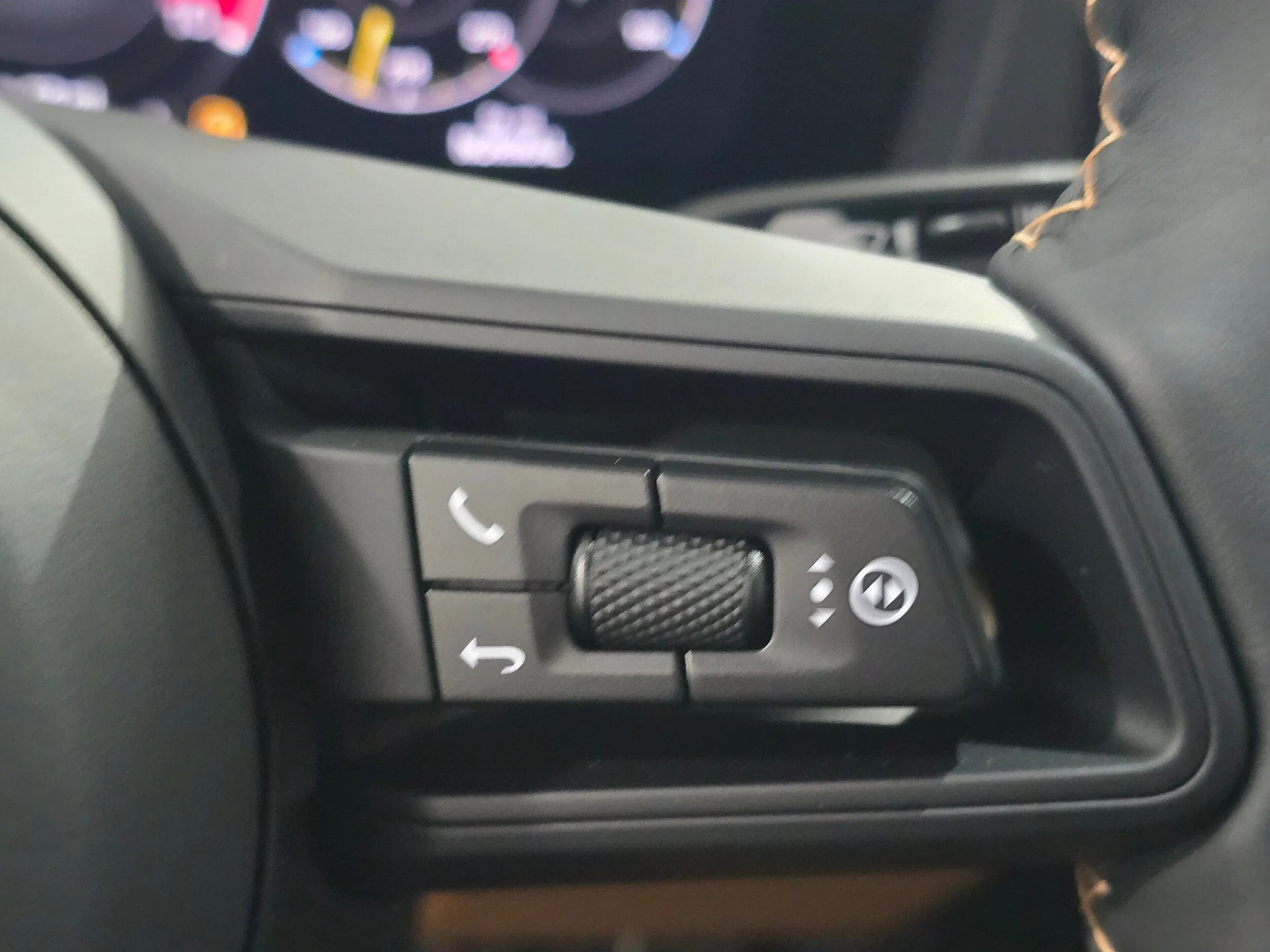 mph041_3701648331_a0718d2c6db1f777773a86cdbb64715ex_4185bbda1a