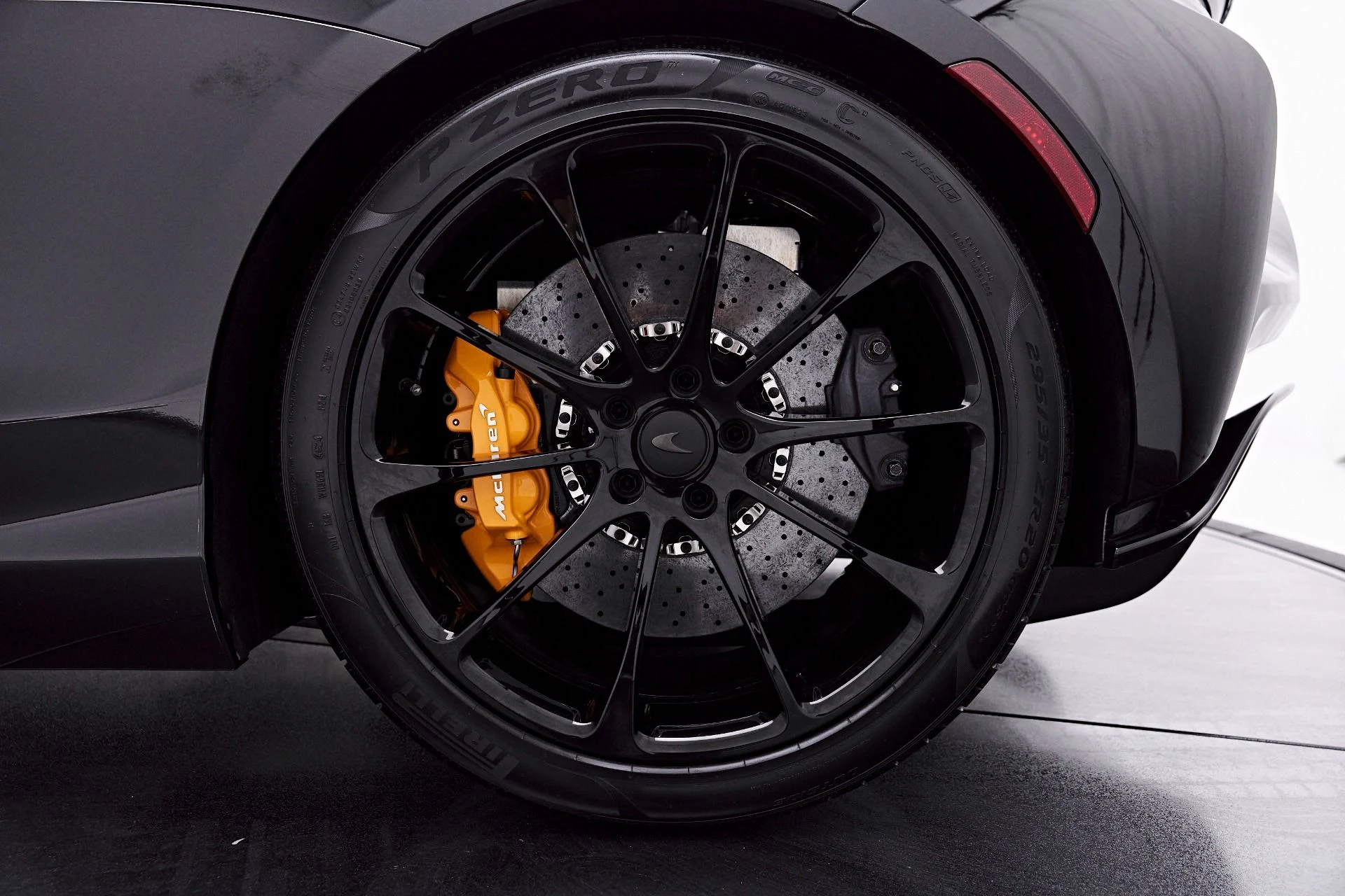 mph041_3704288669_Used_2026_Mc_Laren_Artura_Vision_1777507494_0e98bf64ee