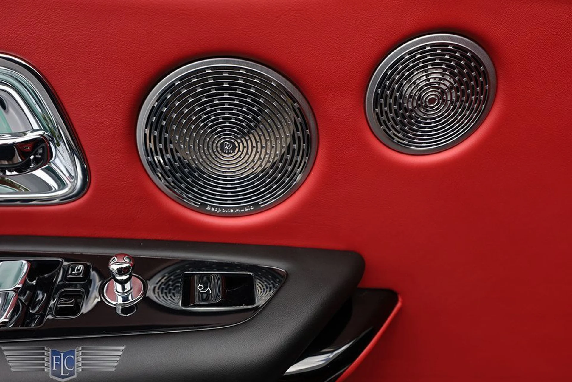 mph041_374600643_used_2019_rolls_royce_cullinan_sportutility_6305_22963693_42_1024_dfa2d21160