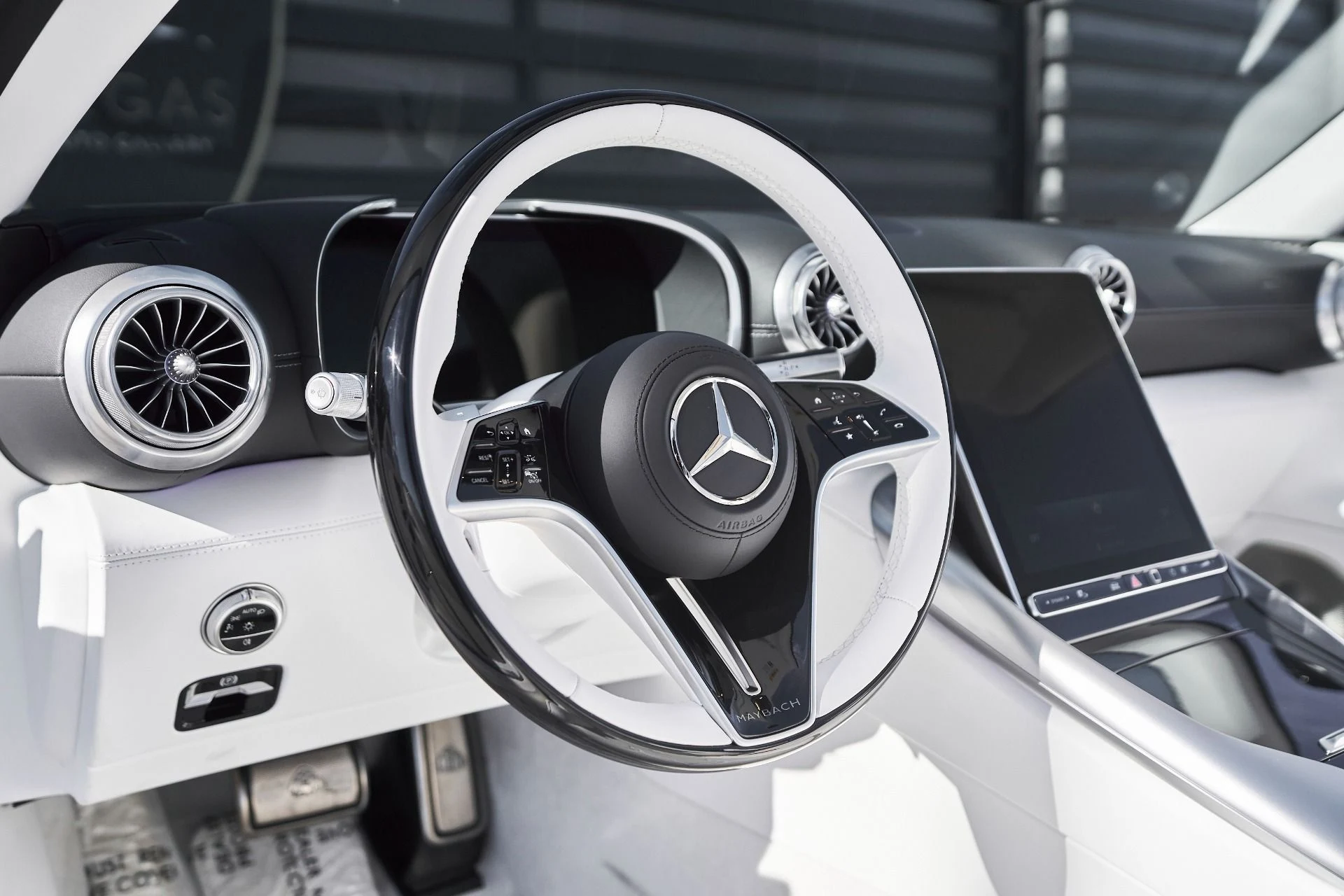 mph041_3753611369_Used_2026_Mercedes_Benz_SL_Class_Maybach_SL_680_1764902817_eaa640650e