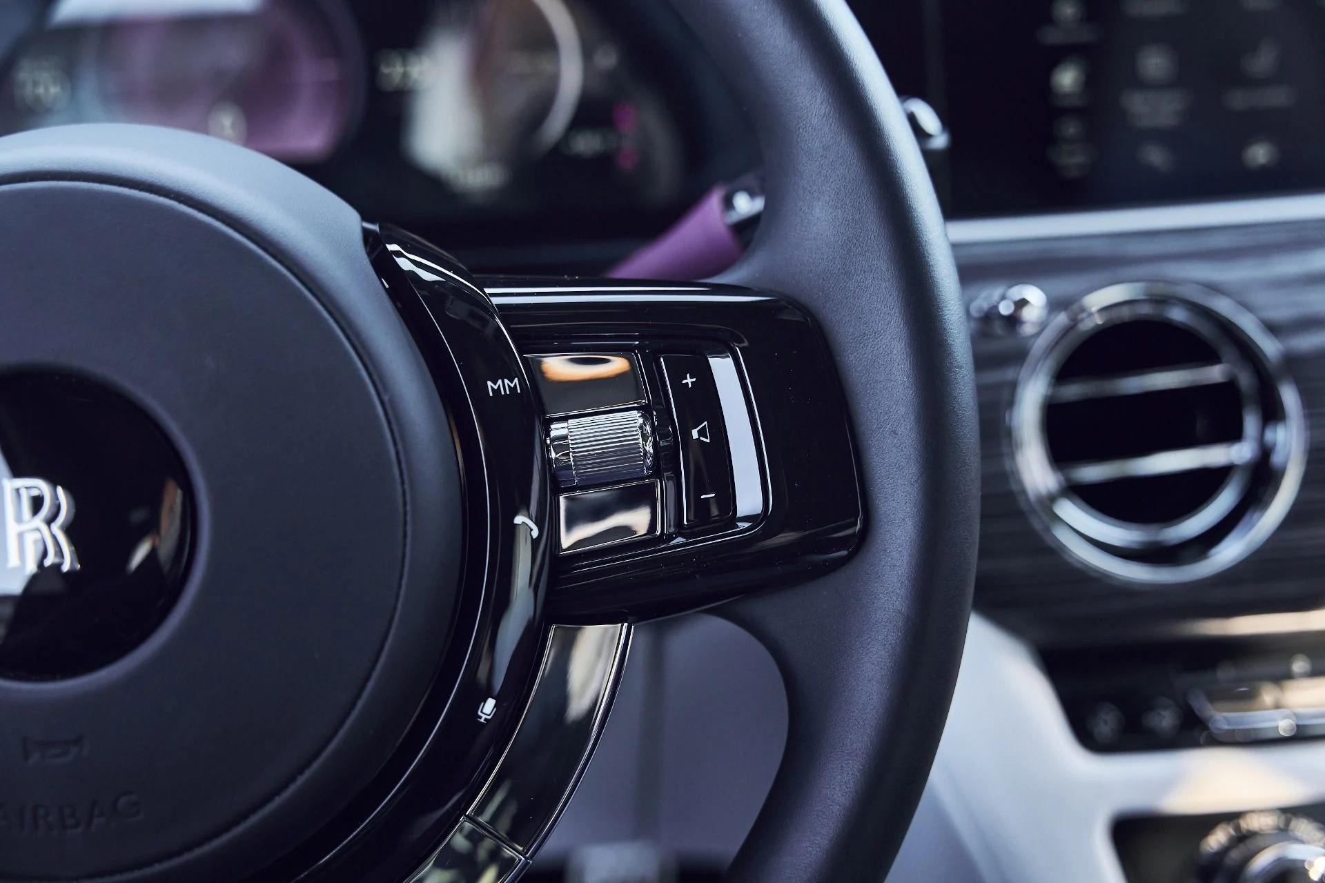 mph041_3766823277_Used_2024_Rolls_Royce_Spectre_Base_1771724483_d1b82e22ef