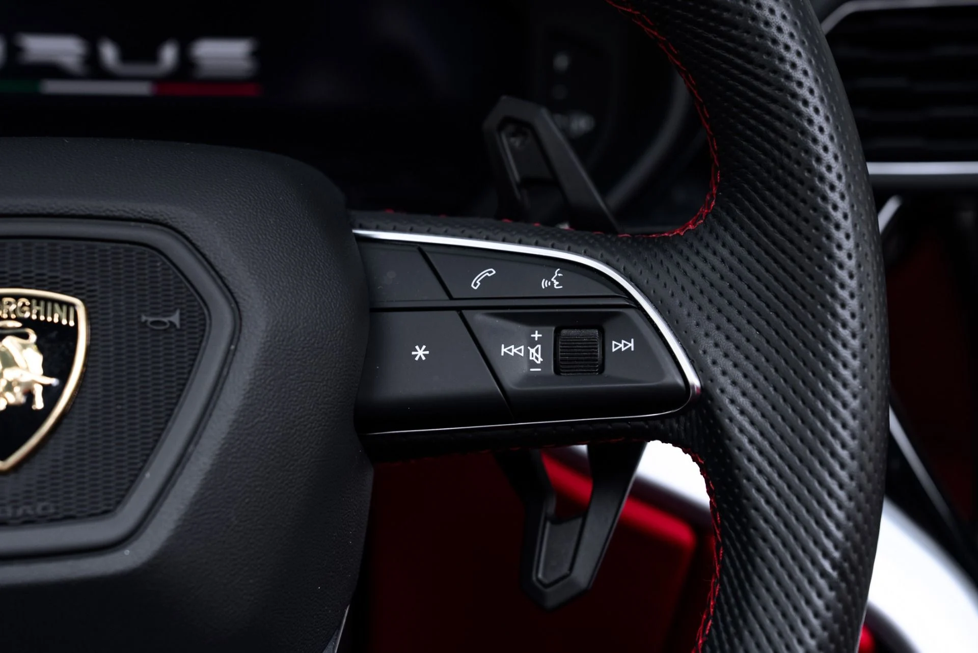 mph041_3787422247_Used_2021_Lamborghini_Urus_1775759137_7027144d05